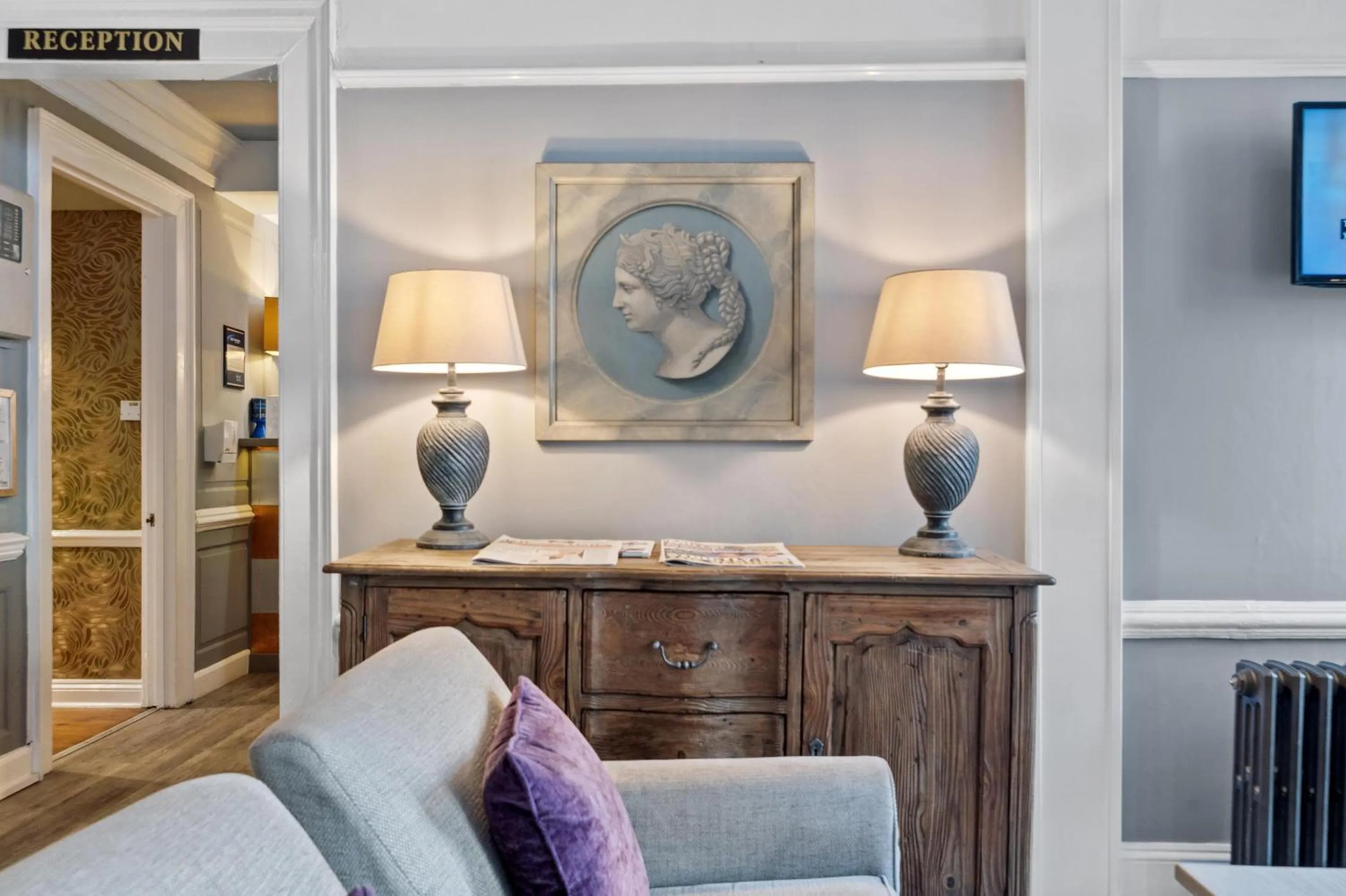 Lounge or bar in Sleeping Bear Hotels Dorchester