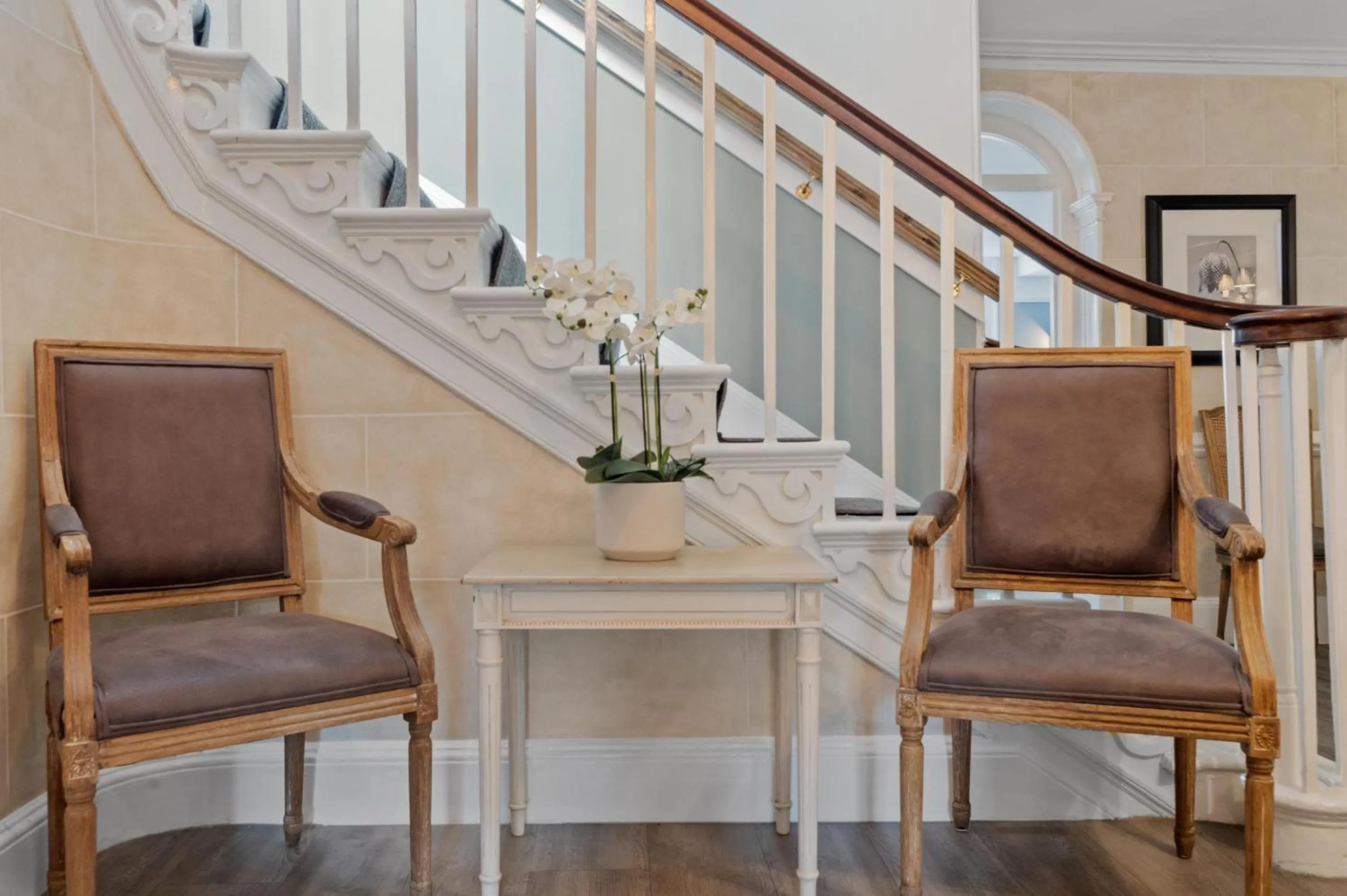 Lounge or bar in Sleeping Bear Hotels Dorchester