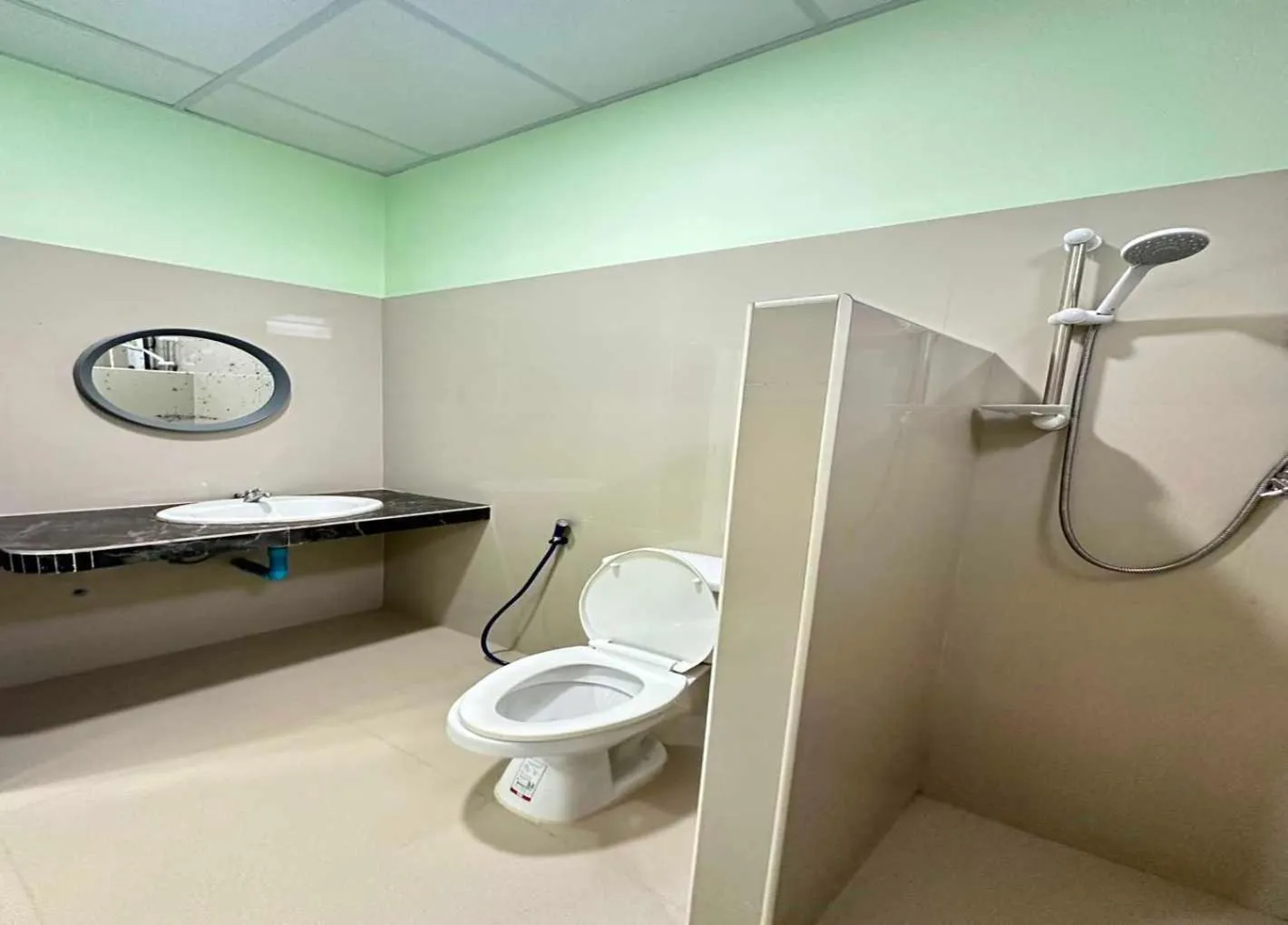 Bathroom in OYO 75467 Baan Siripornchai2