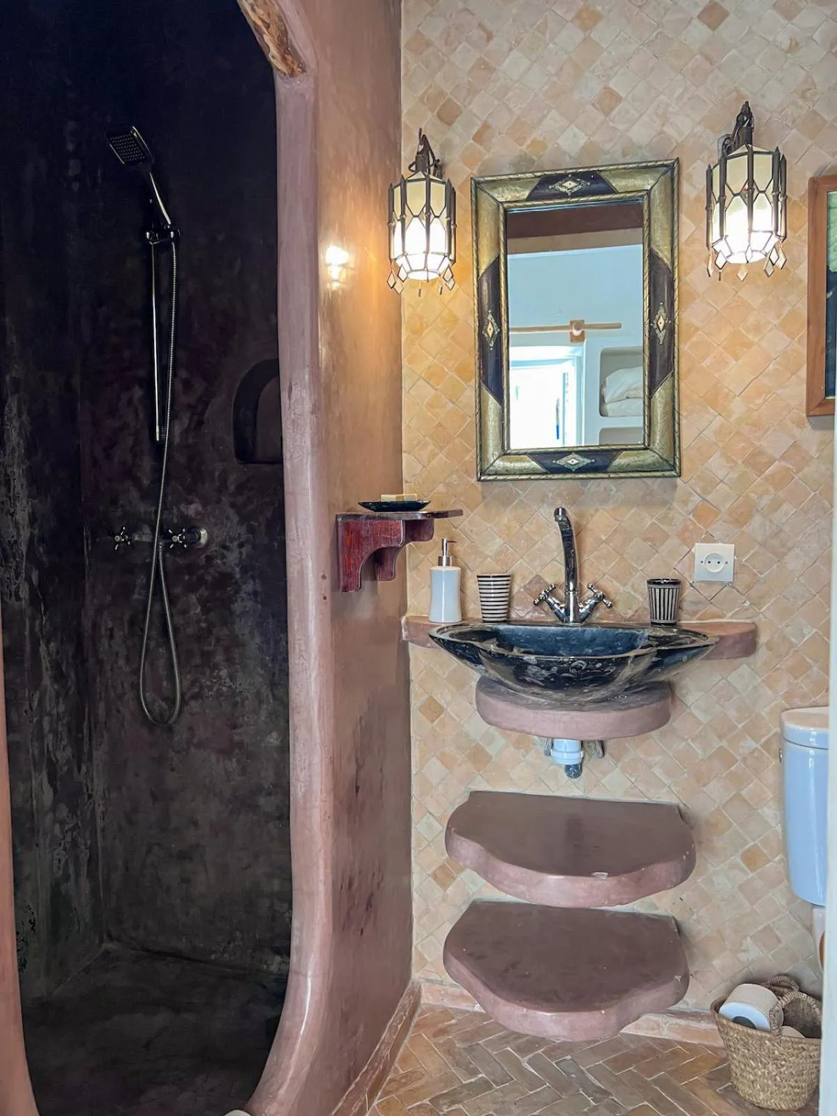 Shower in Riad Baladin