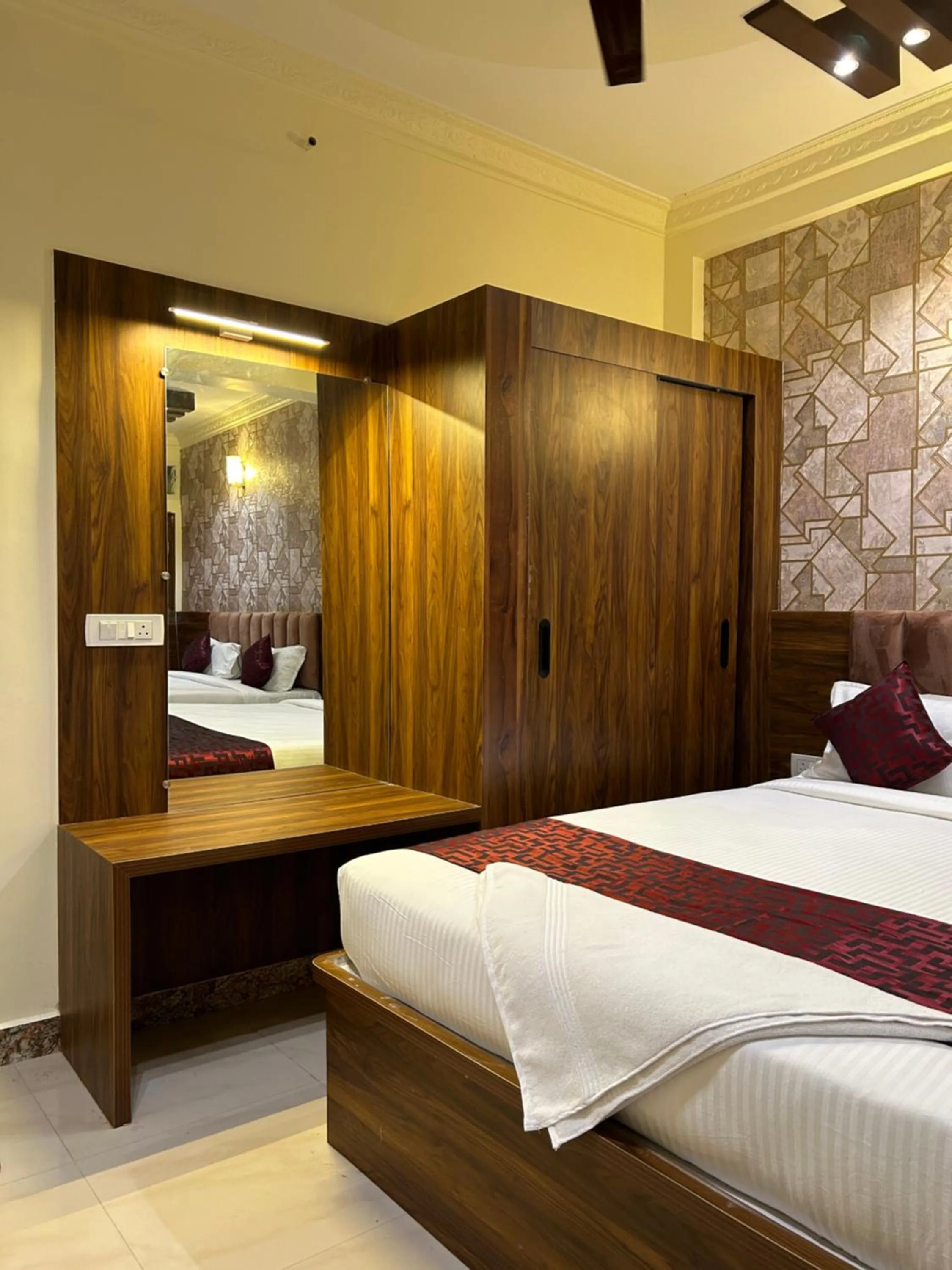 Bathroom, Bed in Hotel Boss Palace