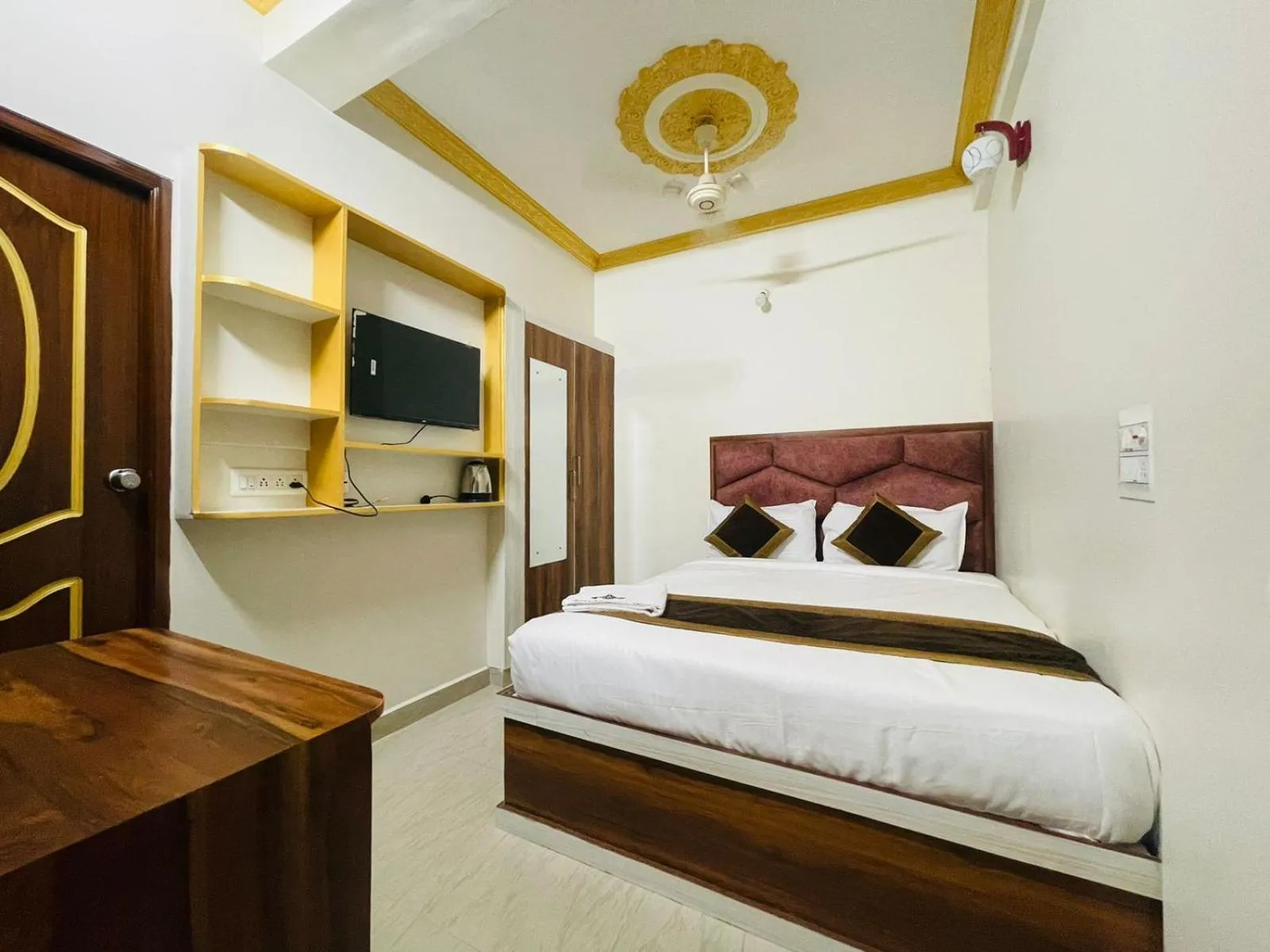 TV and multimedia, Bed in Hotel Boss Palace