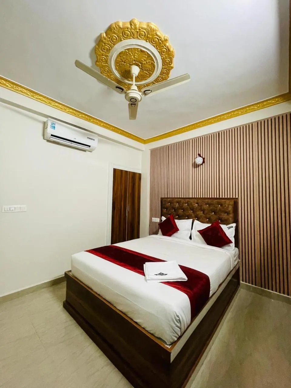 TV and multimedia, Bed in Hotel Boss Palace