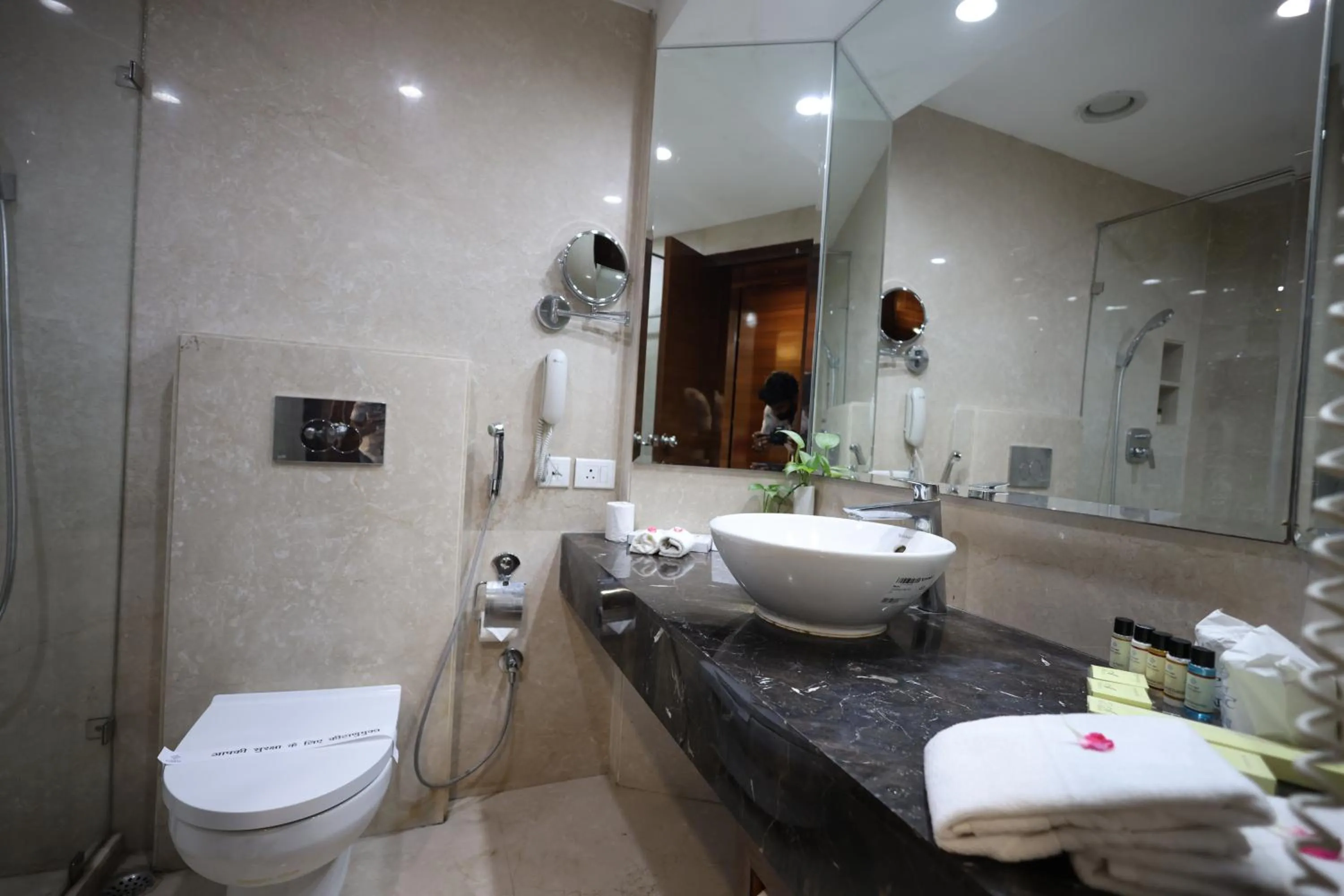 Bathroom in Hotel Samrat, New Delhi