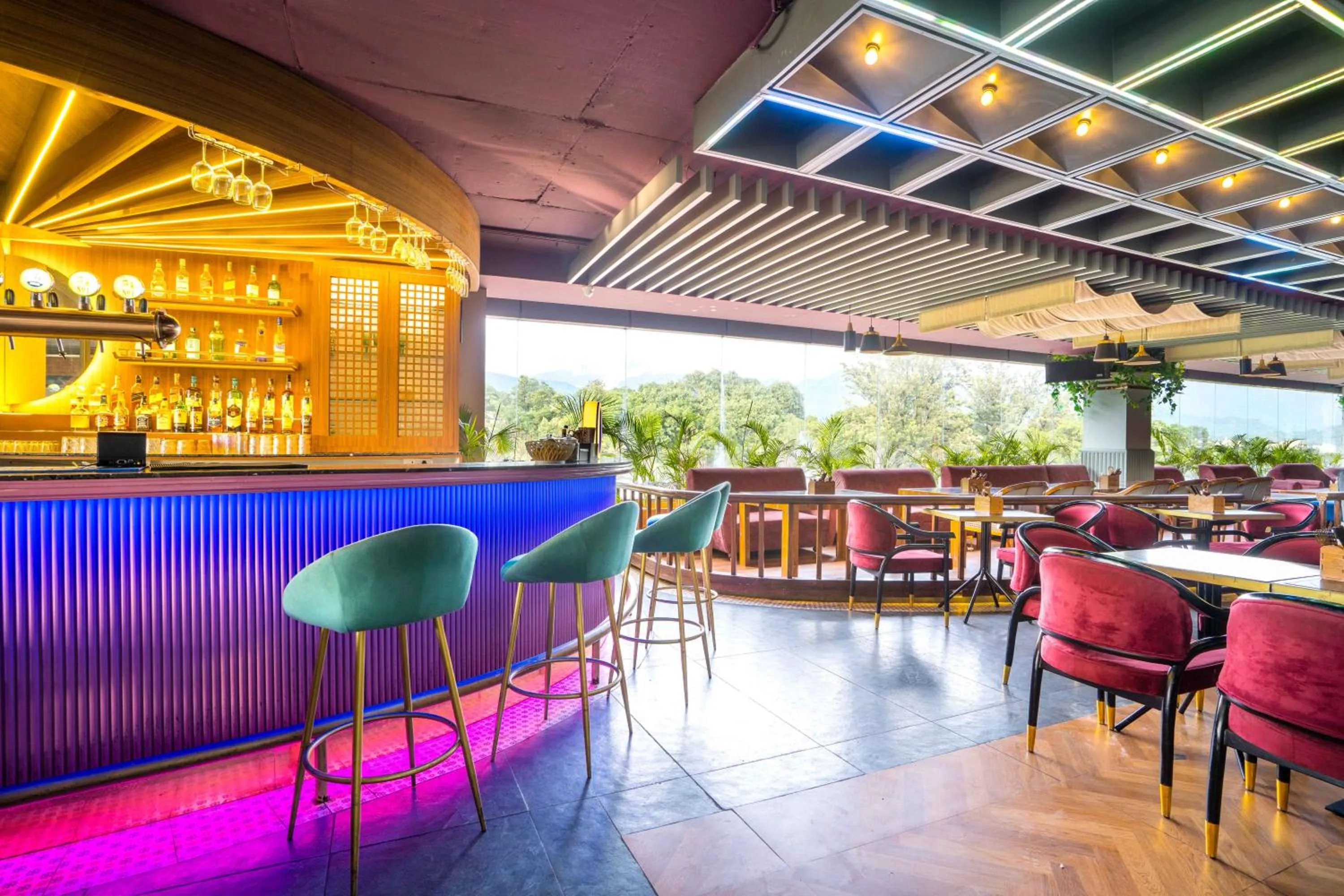 Restaurant/places to eat in Treebo White Sand