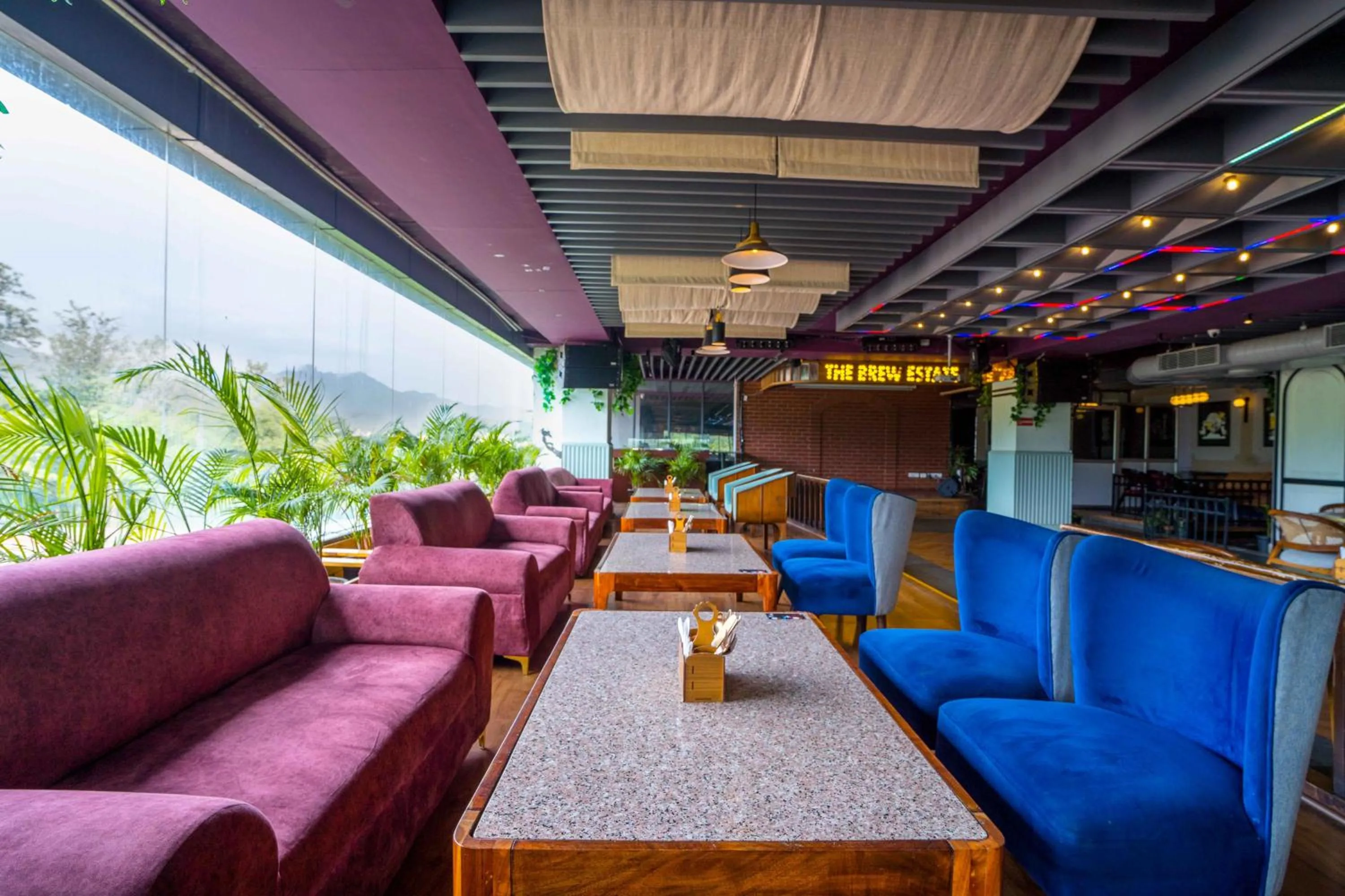 Restaurant/places to eat in Treebo White Sand