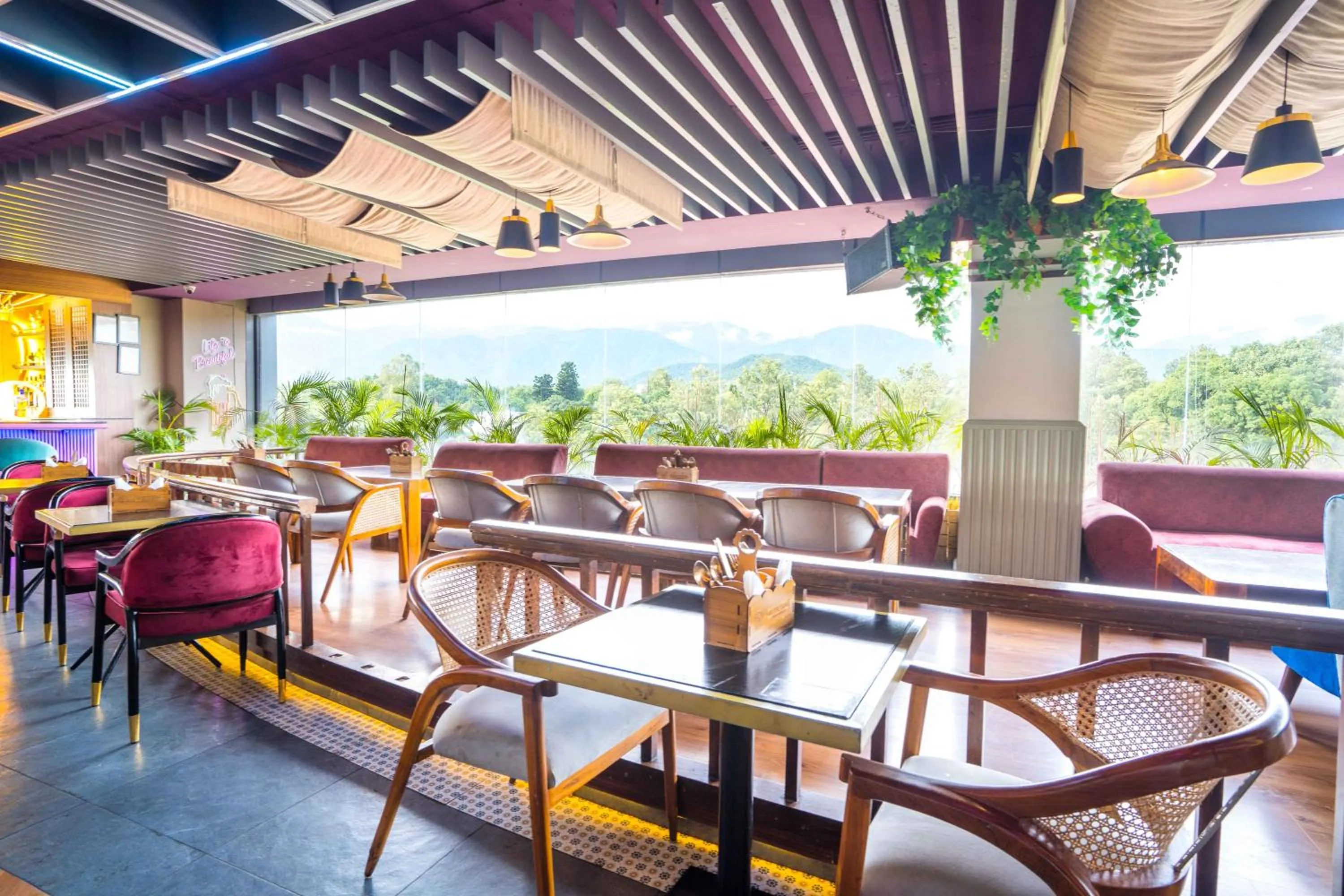 Restaurant/places to eat in Treebo White Sand