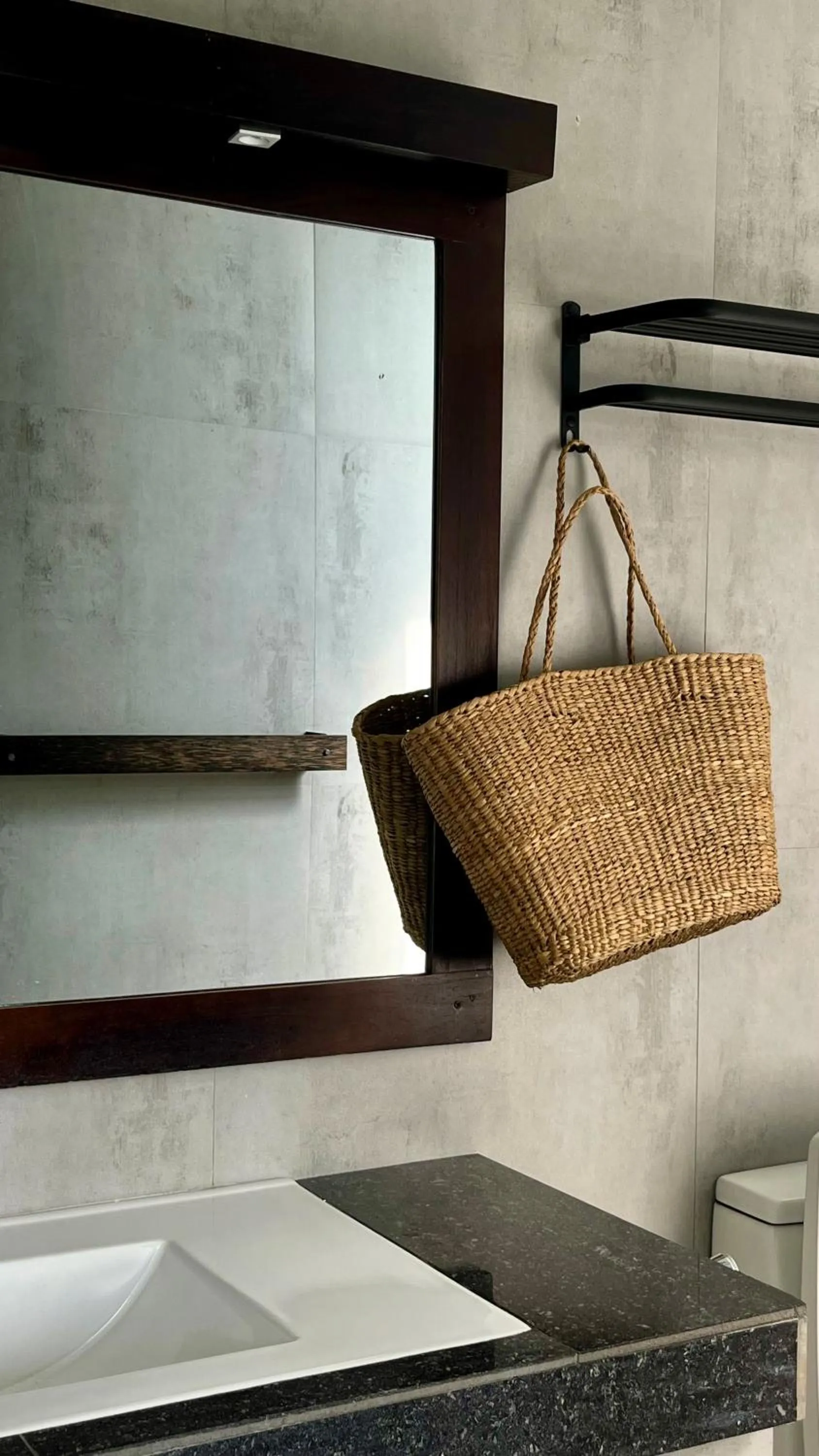 Shower in Shades Hotel & Villa