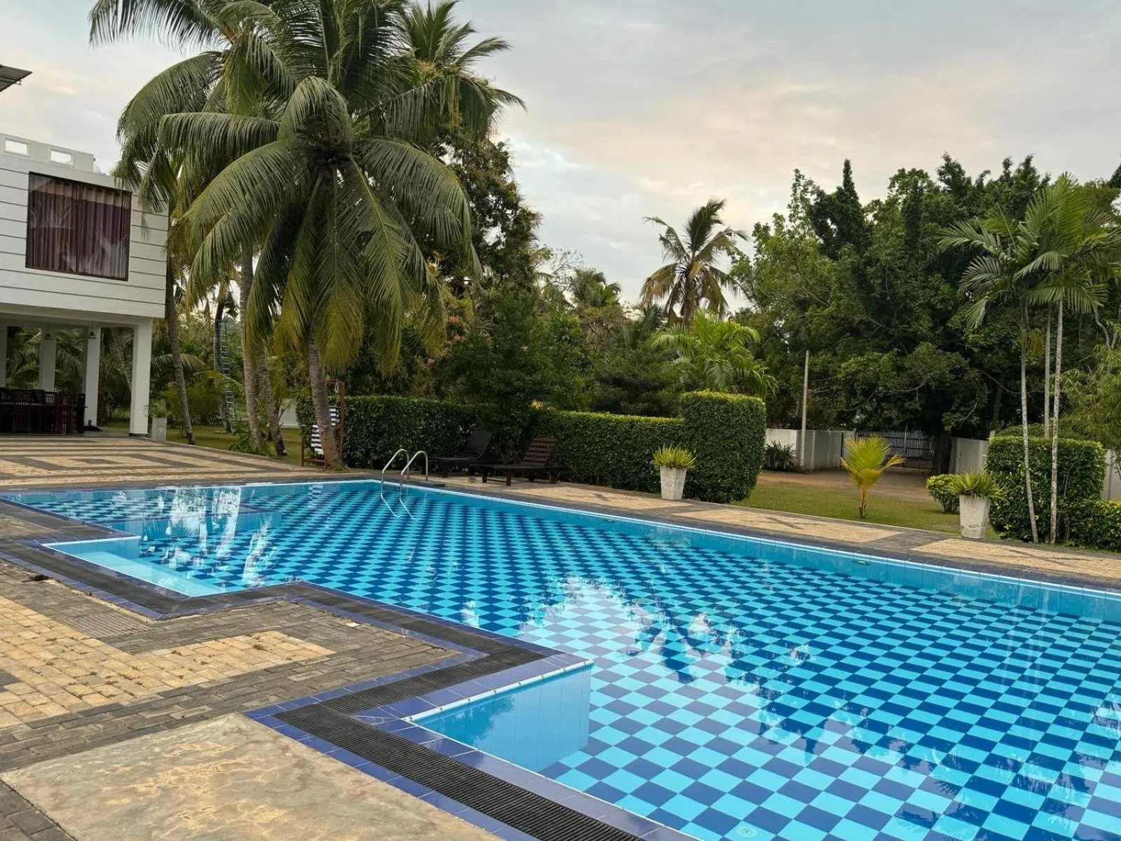 Day in Shades Hotel & Villa