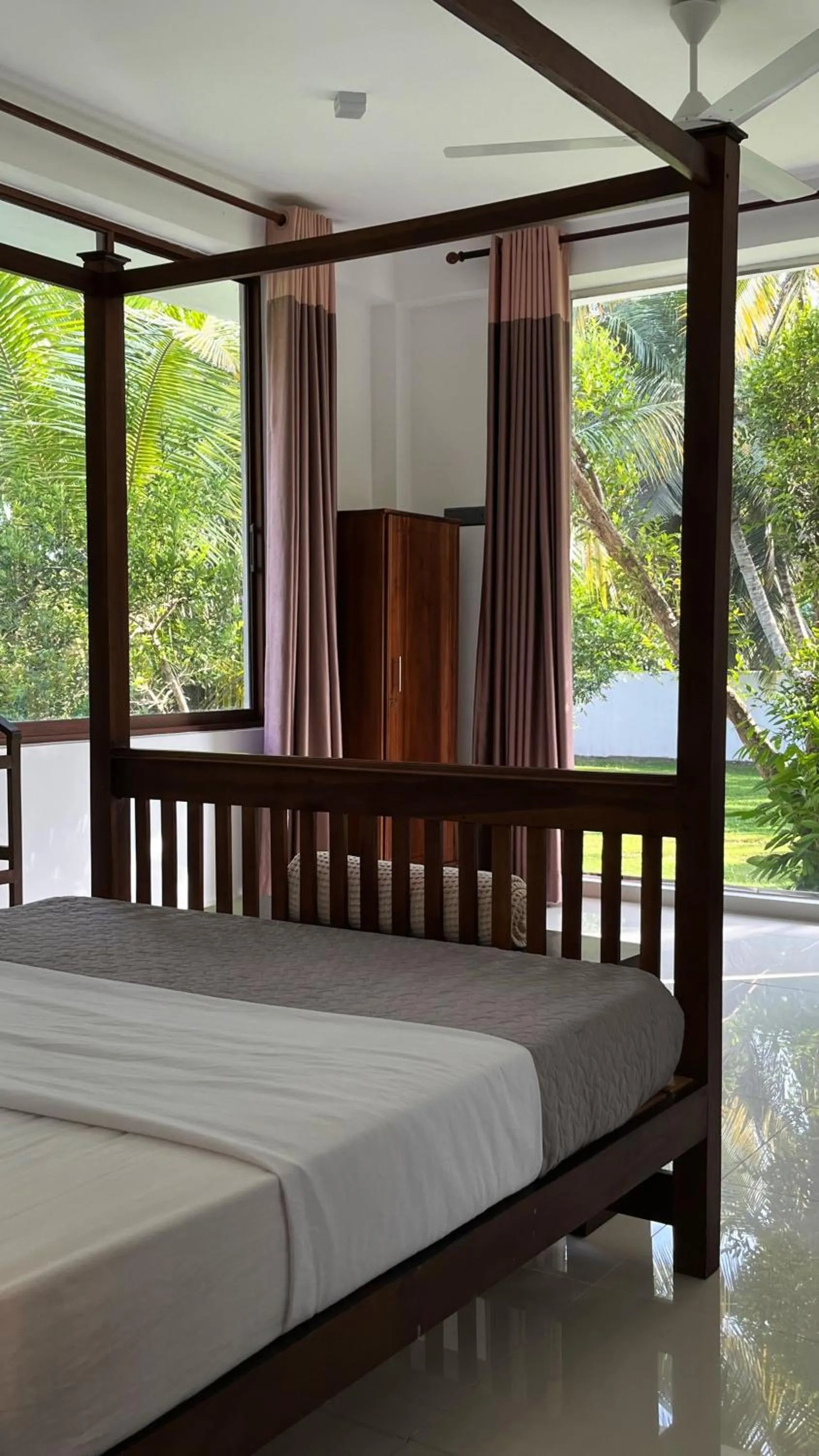 Bed in Shades Hotel & Villa