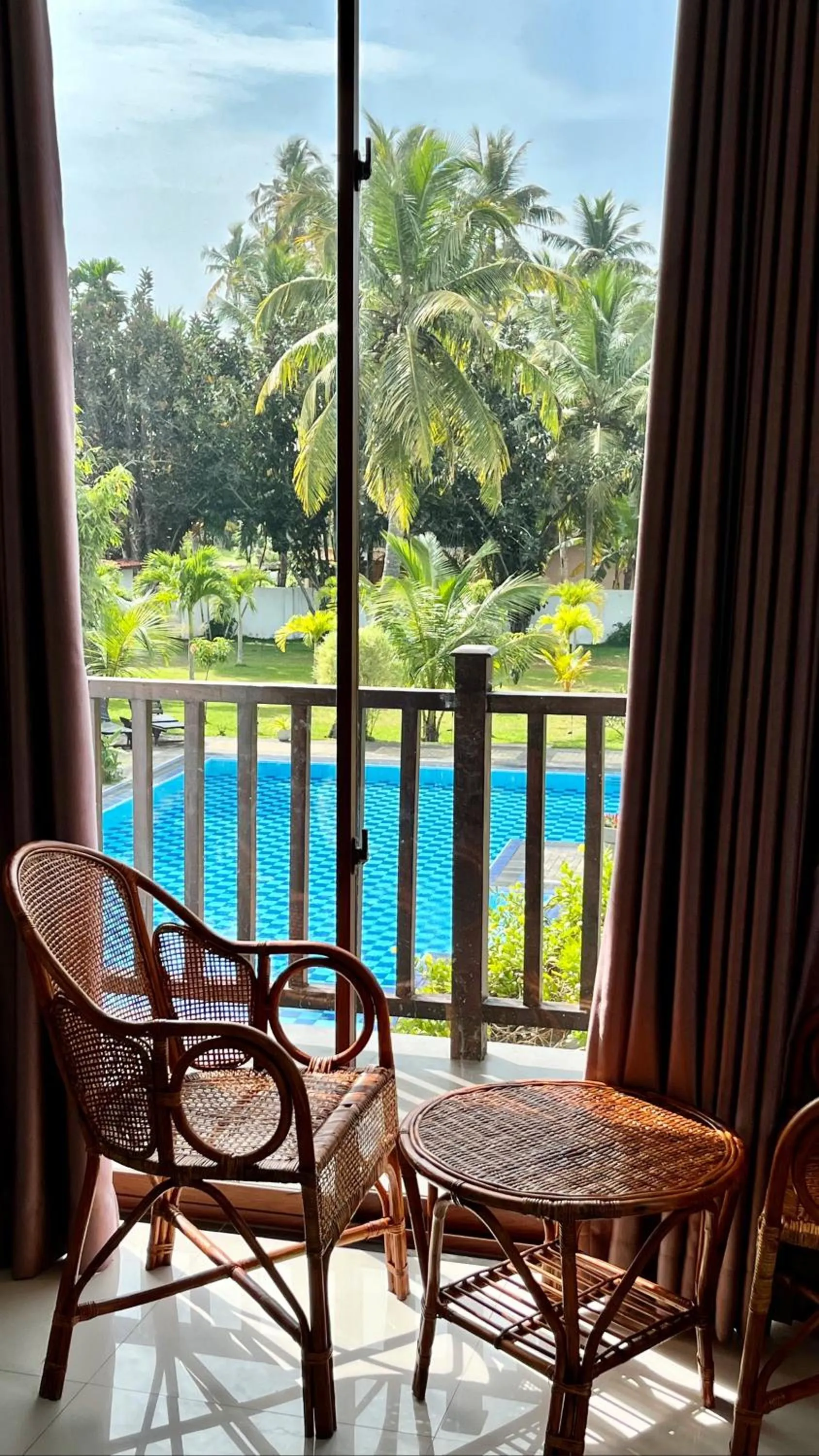 Day in Shades Hotel & Villa