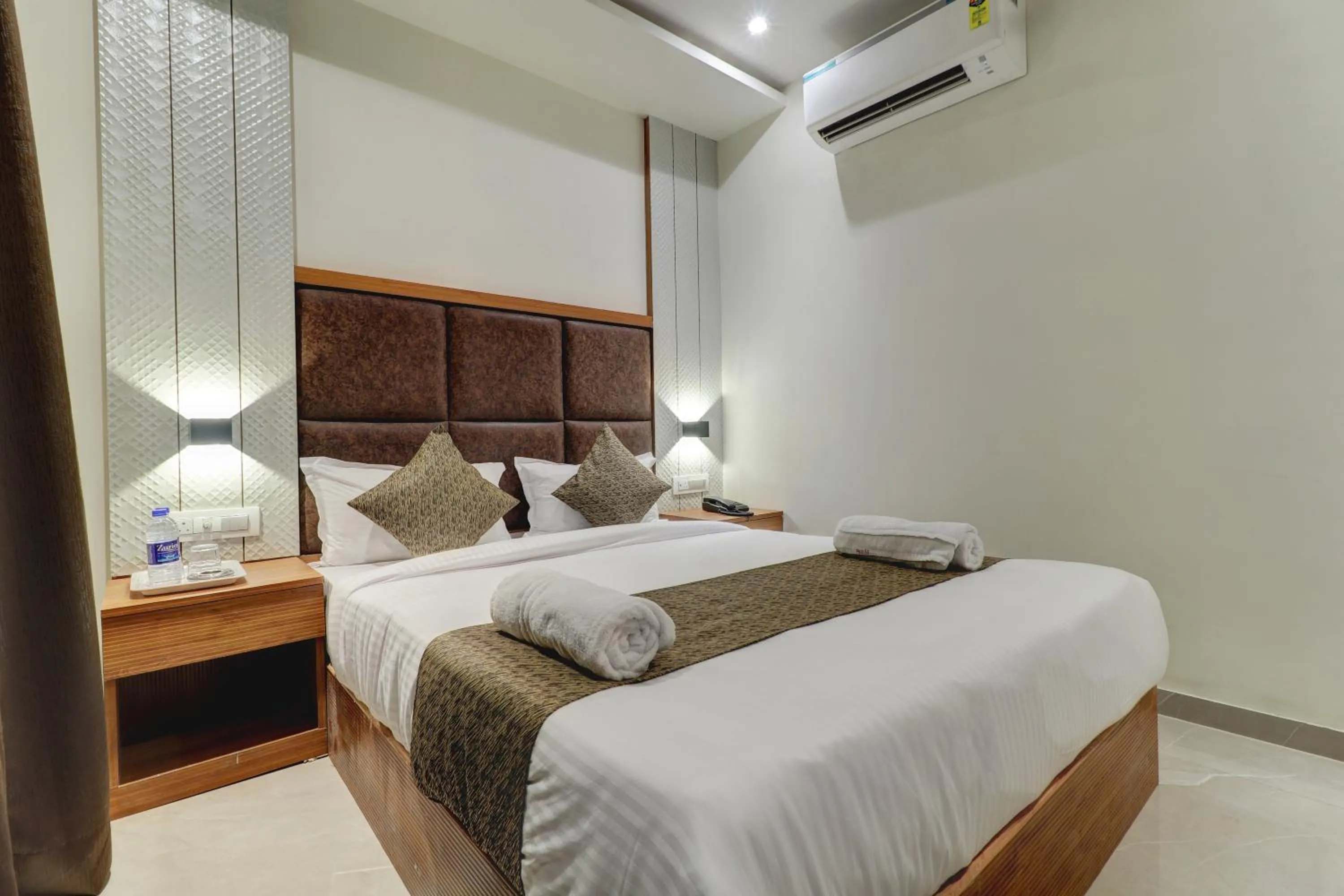 Bedroom, Bed in Hotel Sion Fort