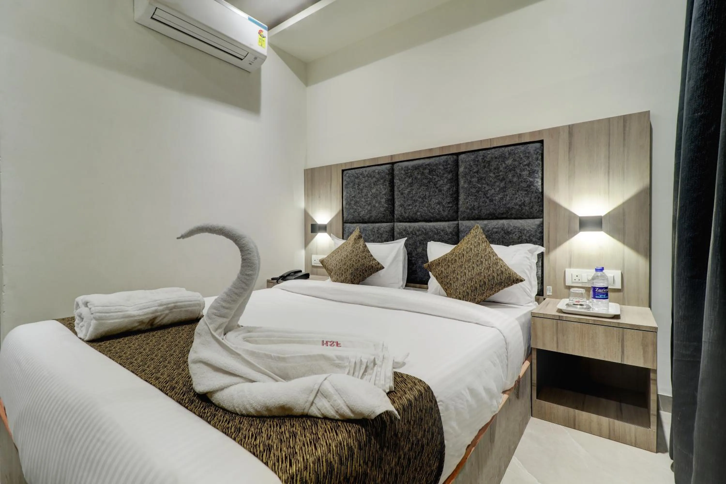 Bedroom, Bed in Hotel Sion Fort