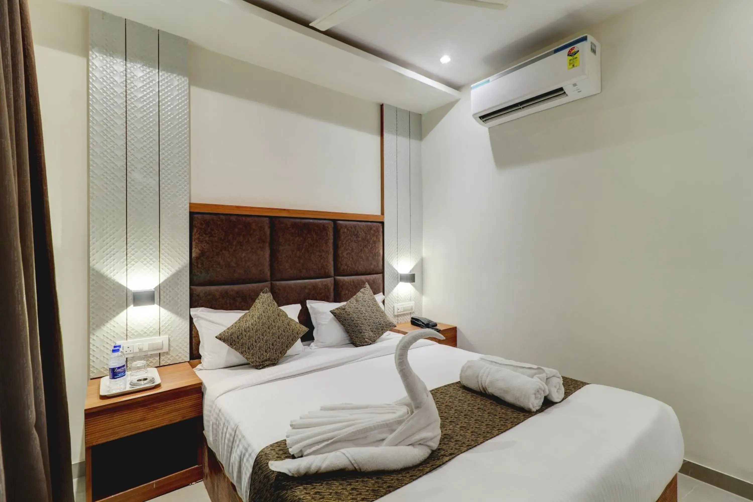 Bedroom, Bed in Hotel Sion Fort Bedroom, Bed in Hotel Sion Fort