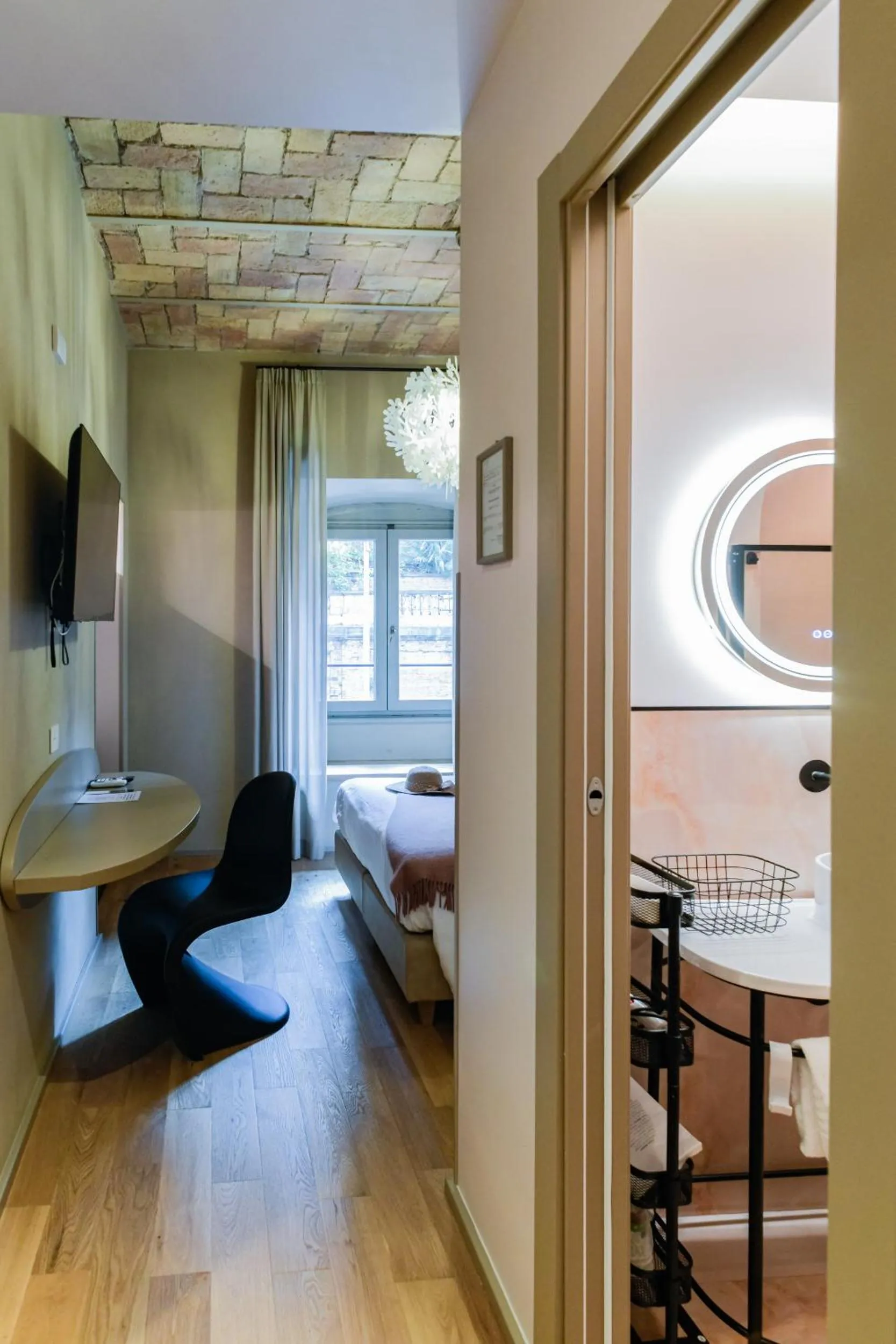 TV and multimedia, Bed in 163 BOUTIQUE HOTEL