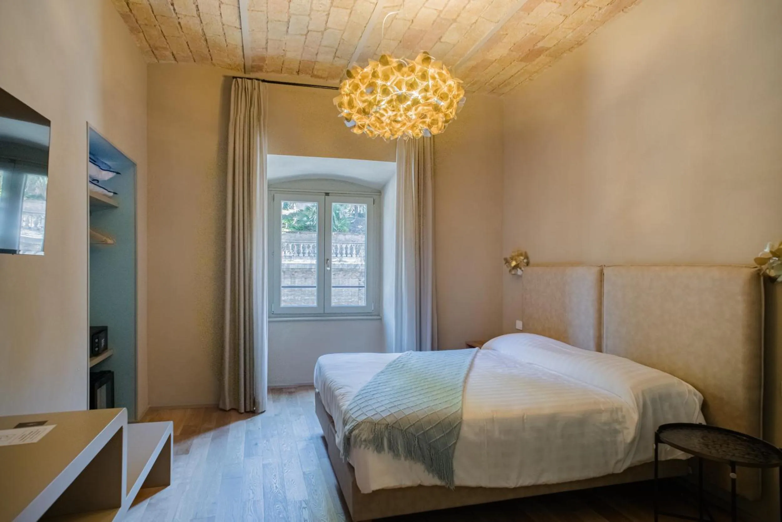 Bed in 163 BOUTIQUE HOTEL