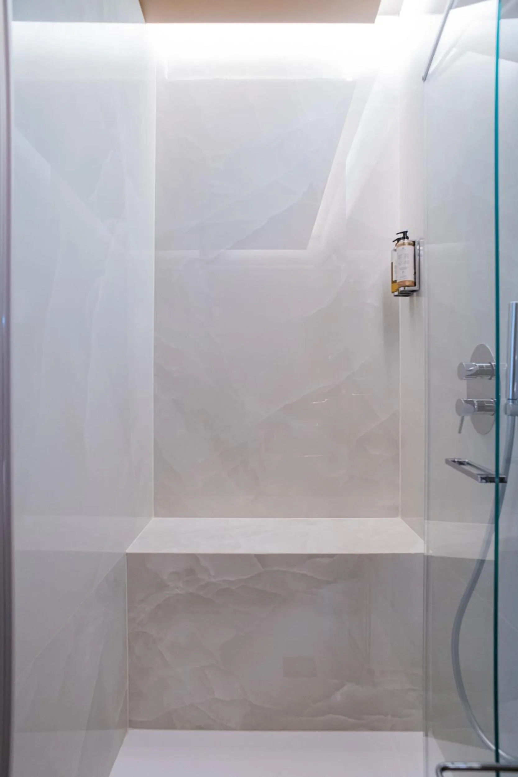 Shower in 163 BOUTIQUE HOTEL