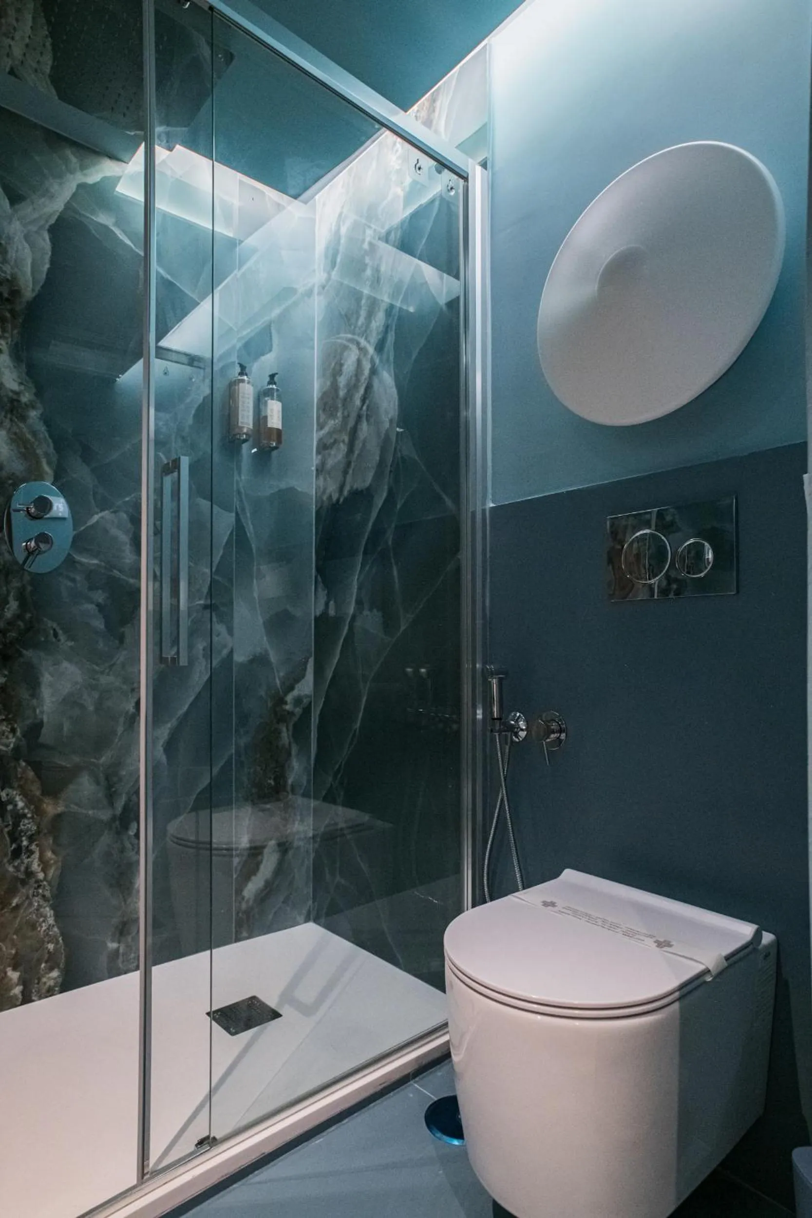 Shower in 163 BOUTIQUE HOTEL