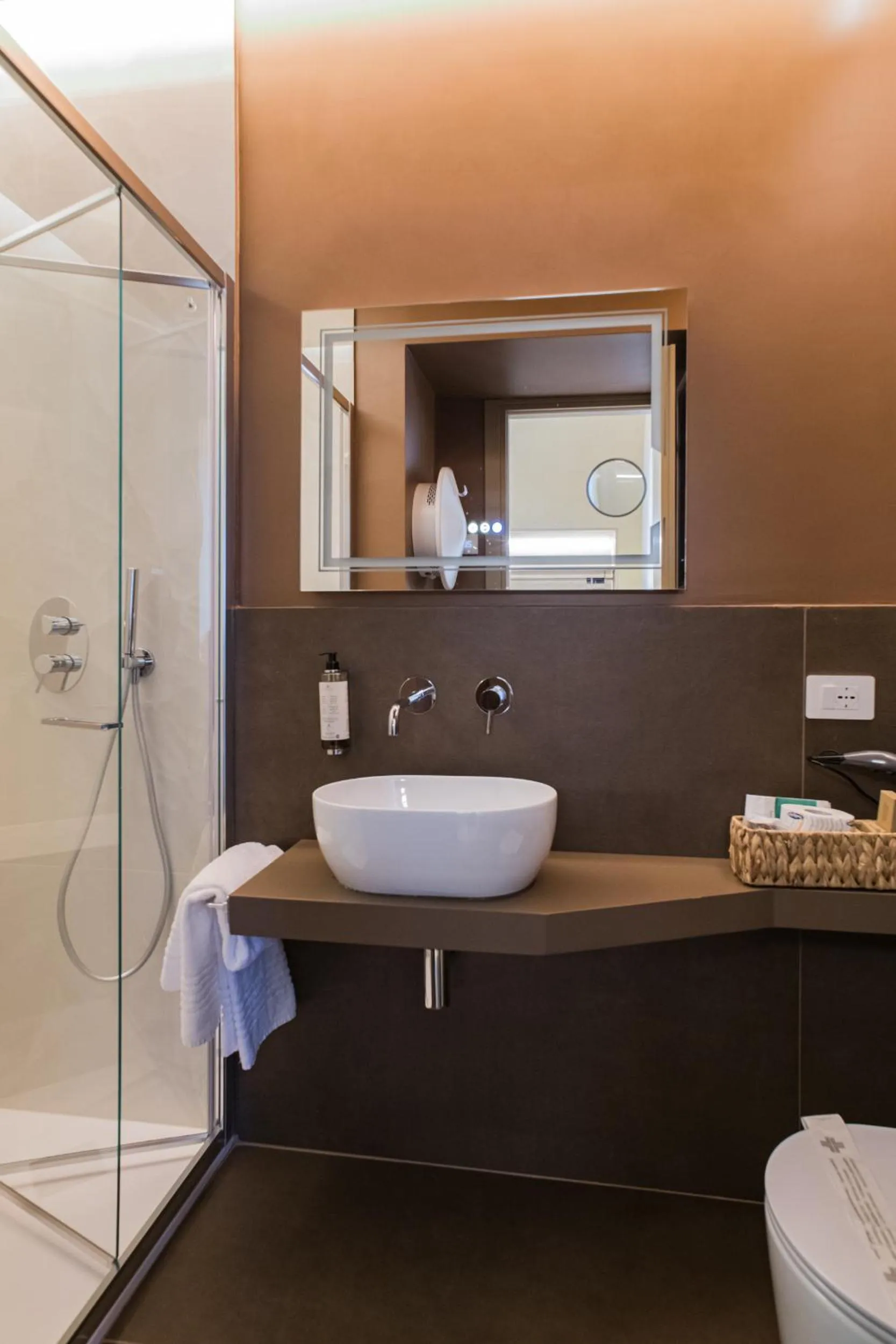 Shower in 163 BOUTIQUE HOTEL