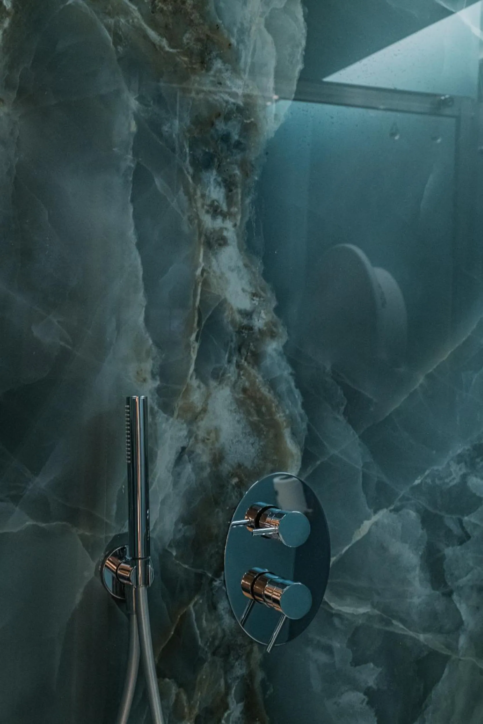 Shower in 163 BOUTIQUE HOTEL