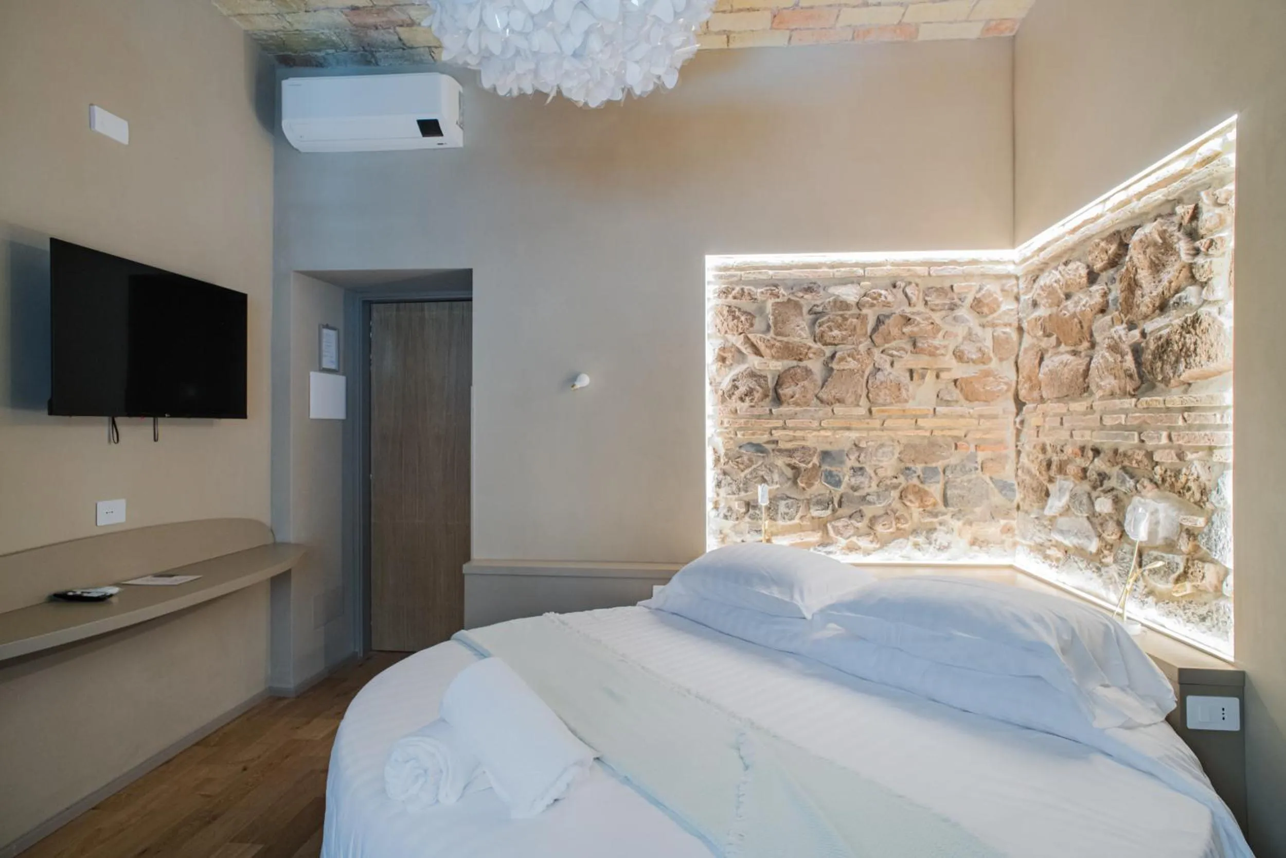 Bed in 163 BOUTIQUE HOTEL