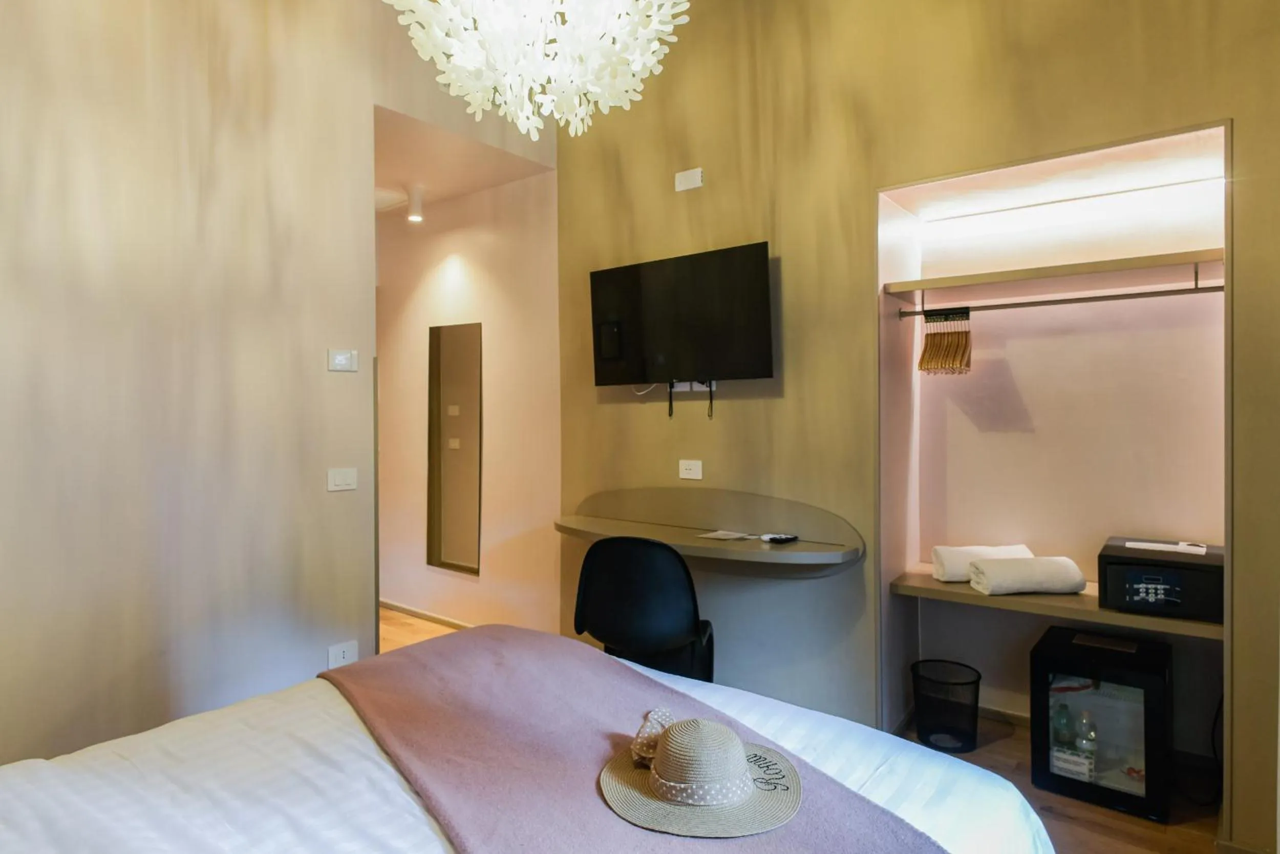 Bed in 163 BOUTIQUE HOTEL