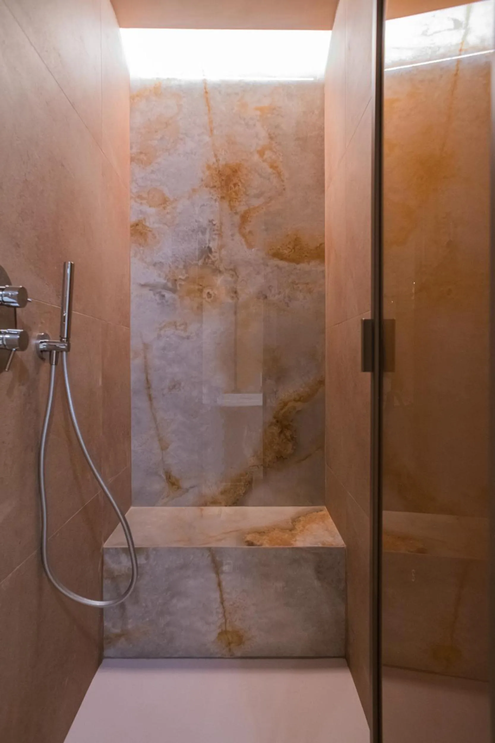 Shower in 163 BOUTIQUE HOTEL