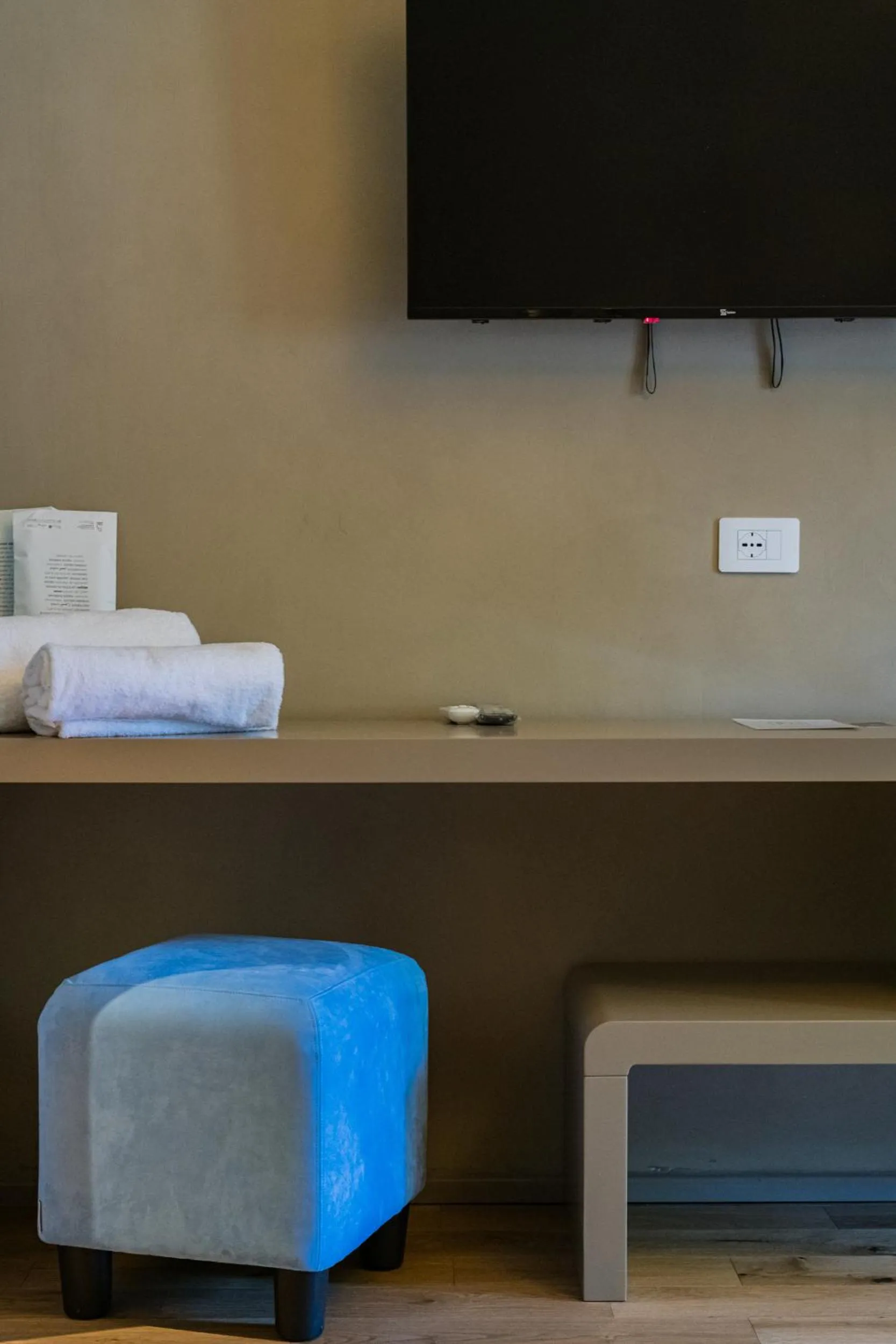 TV and multimedia in 163 BOUTIQUE HOTEL