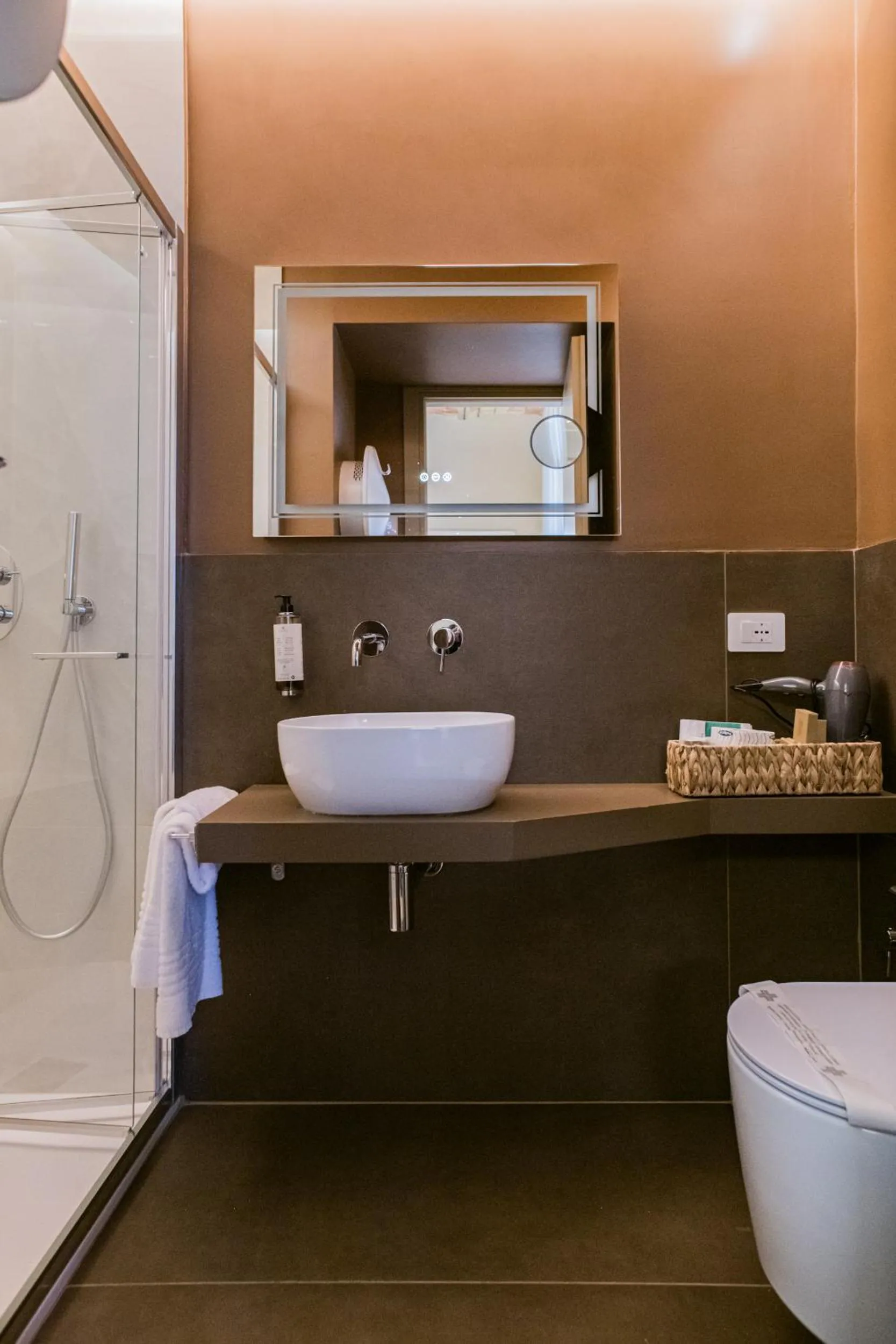 Shower in 163 BOUTIQUE HOTEL