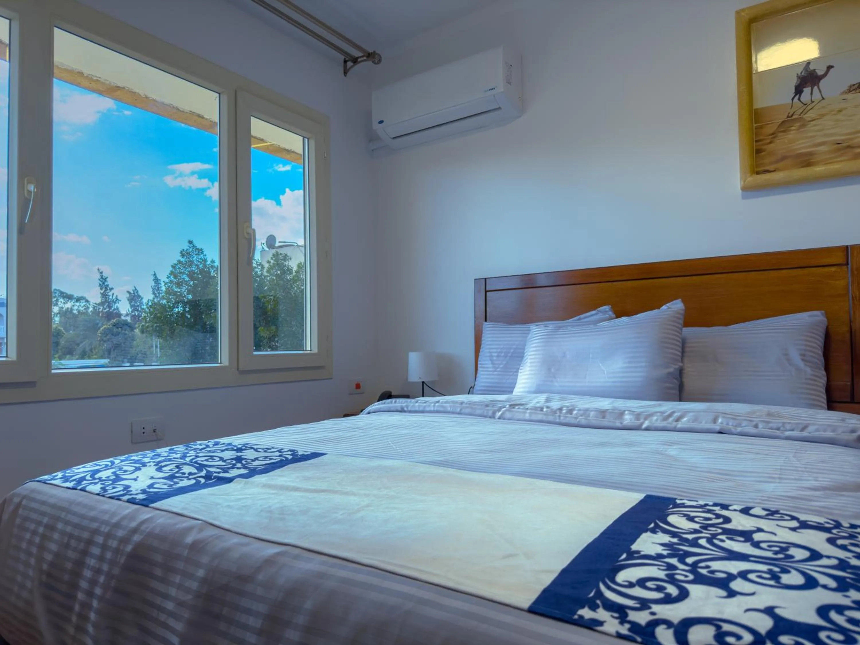 Bed in Royal Crown Hotel Giza Pyramids View