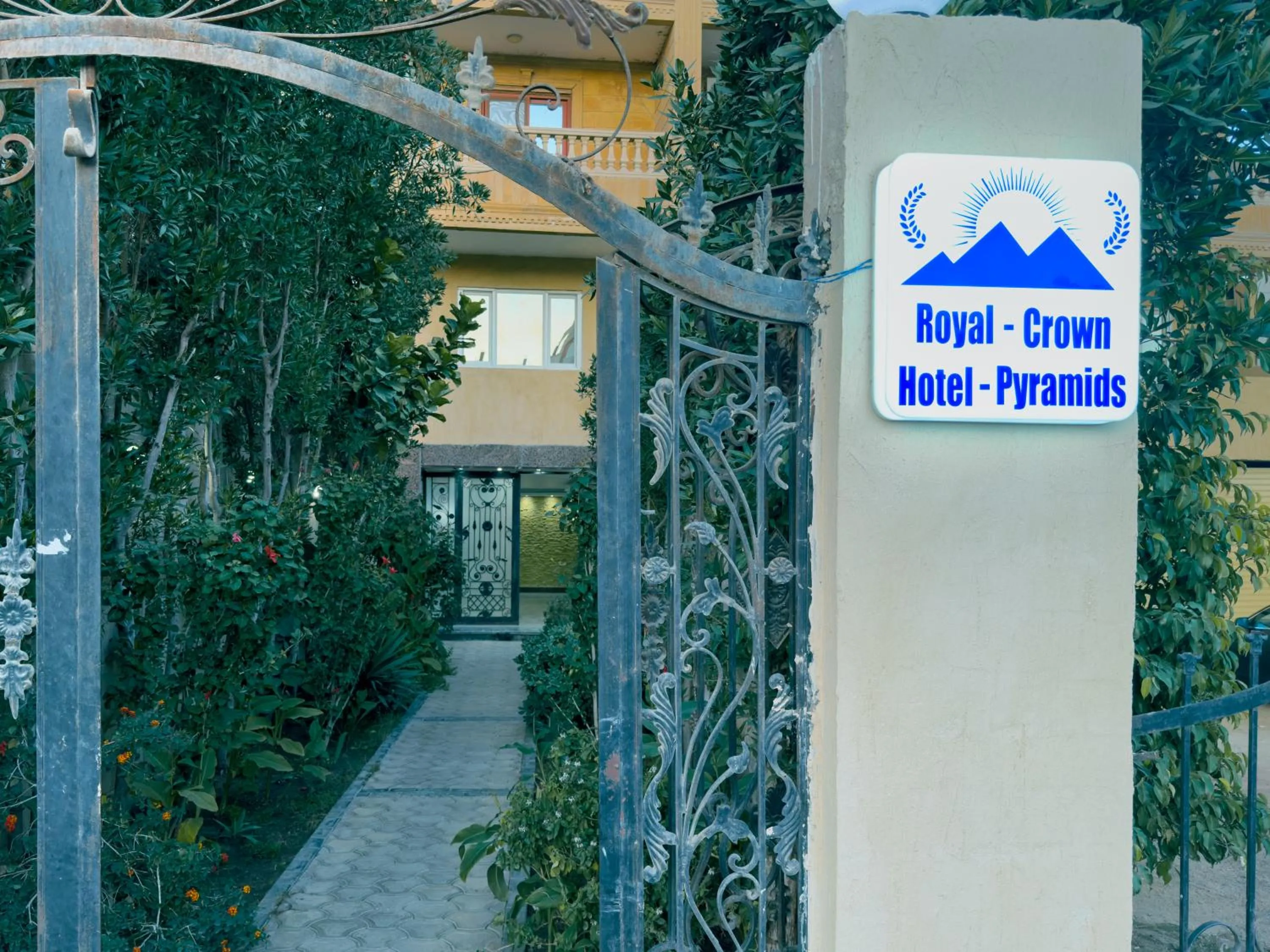 Royal Crown Hotel Giza Pyramids View