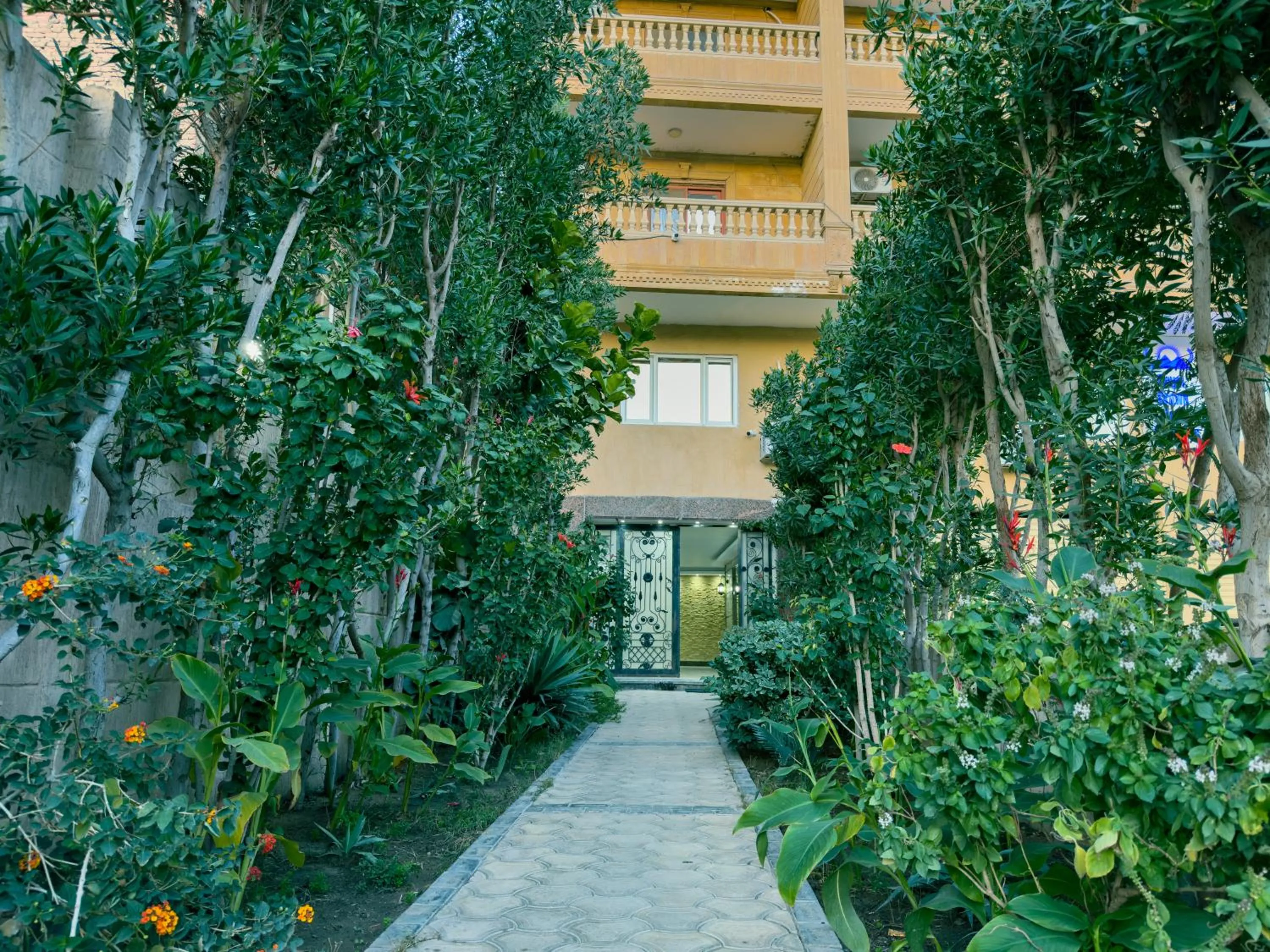 Property building in Royal Crown Hotel Giza Pyramids View