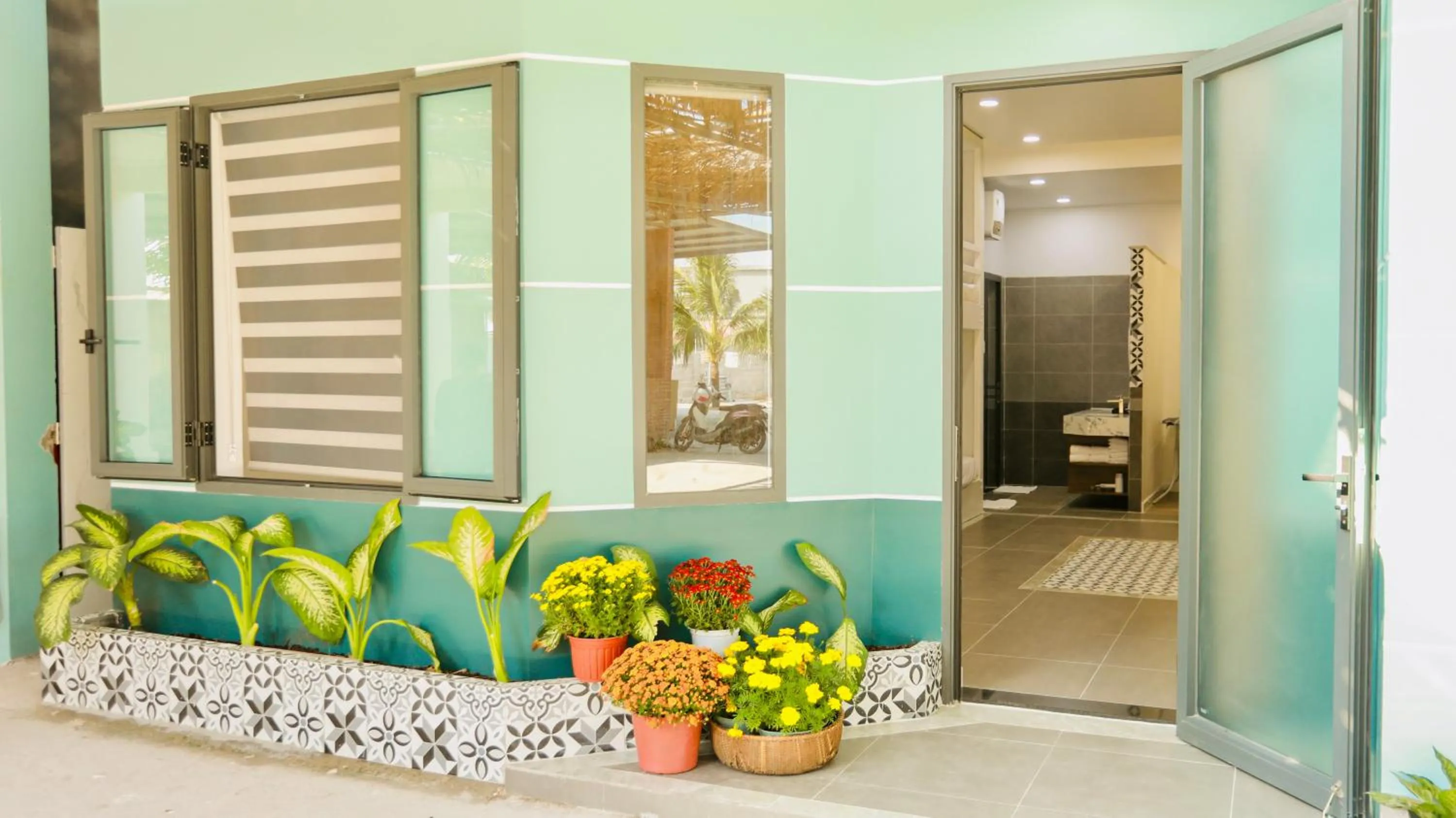 Facade/entrance in Kiwi's Homestay & Cafe