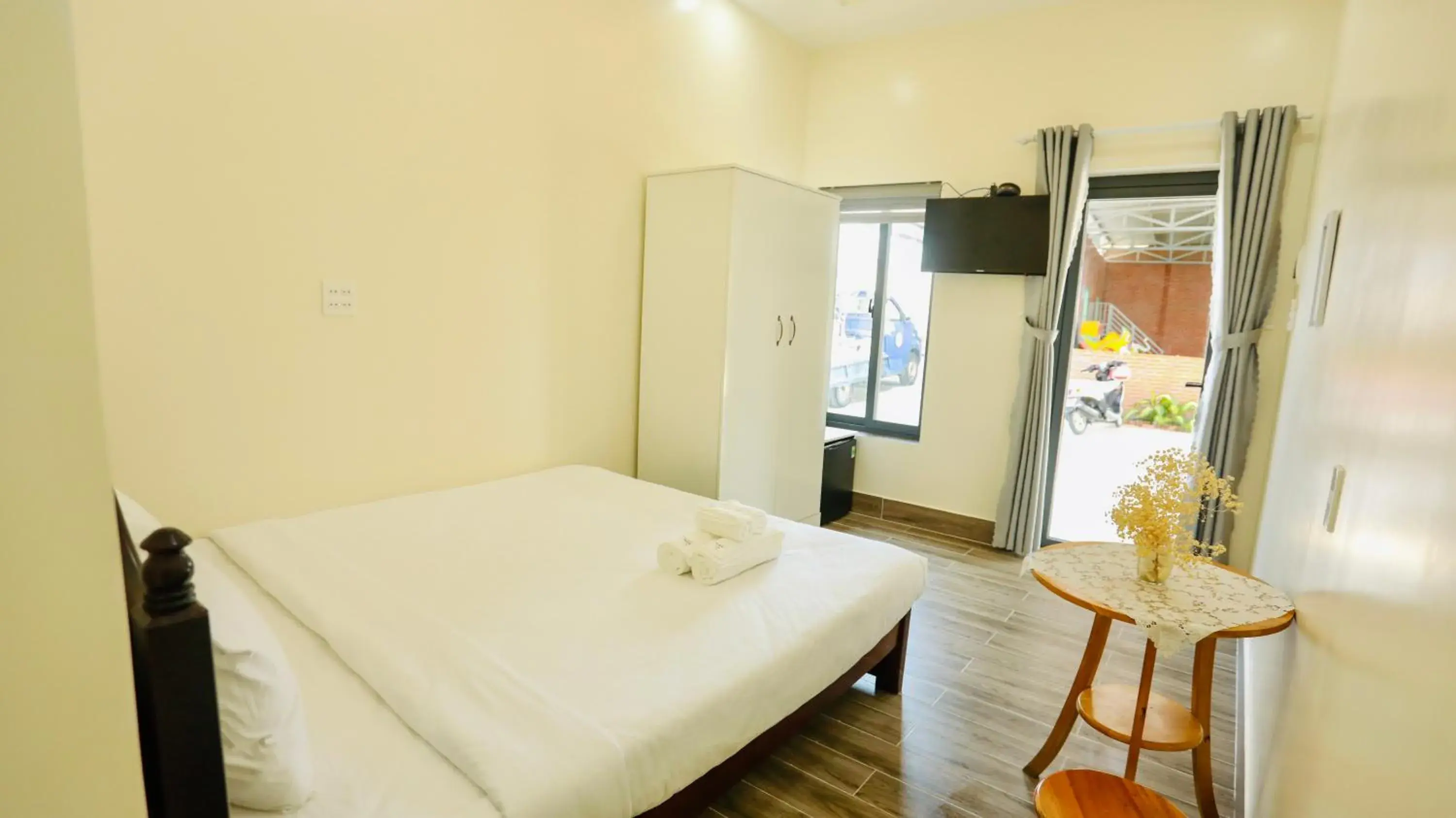 Photo of the whole room, Bed in Kiwi's Homestay & Cafe Photo of the whole room, Bed in Kiwi's Homestay & Cafe