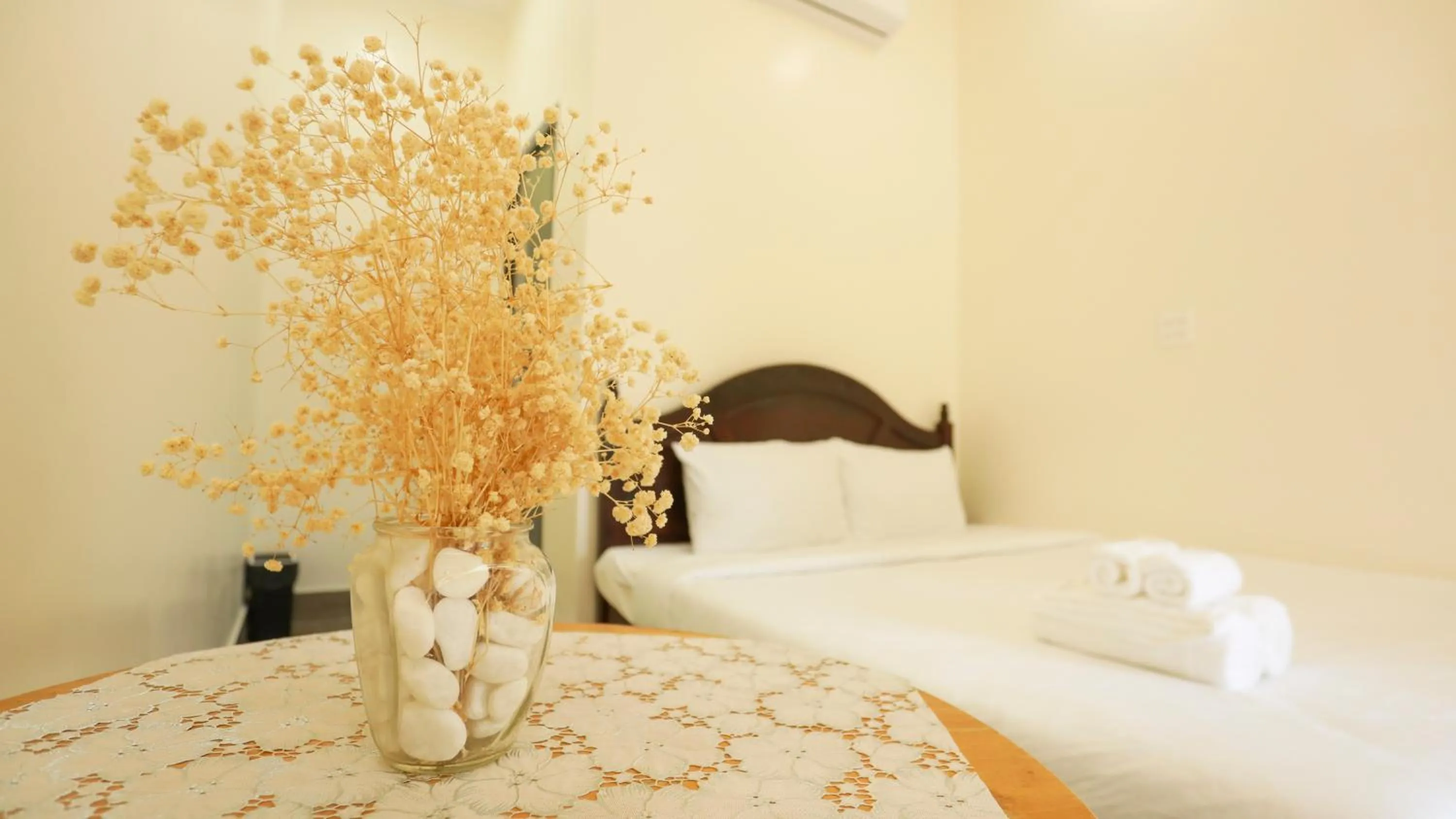 Photo of the whole room, Bed in Kiwi's Homestay & Cafe