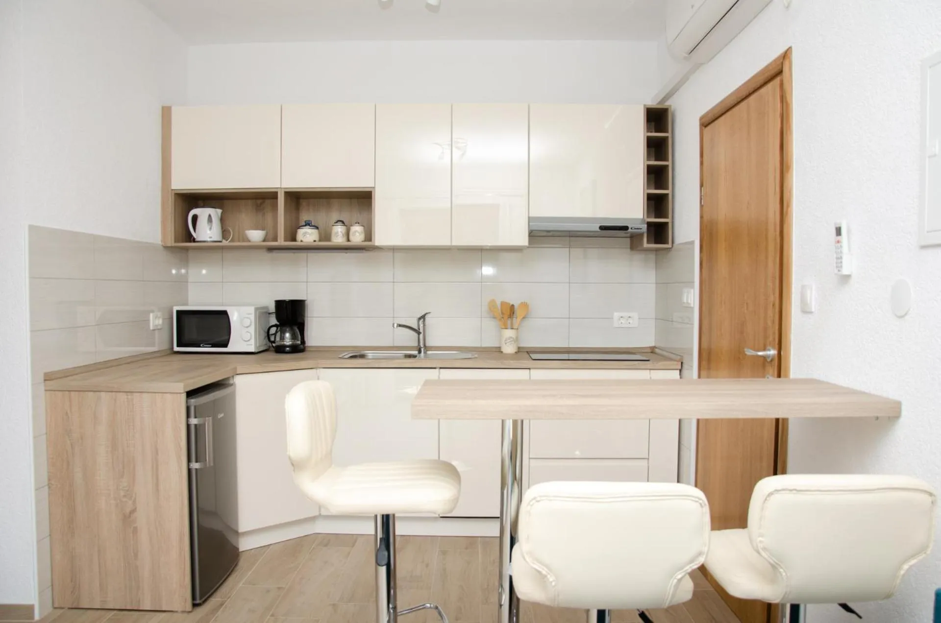 Kitchen or kitchenette in Guesthouse Ruža - apartments