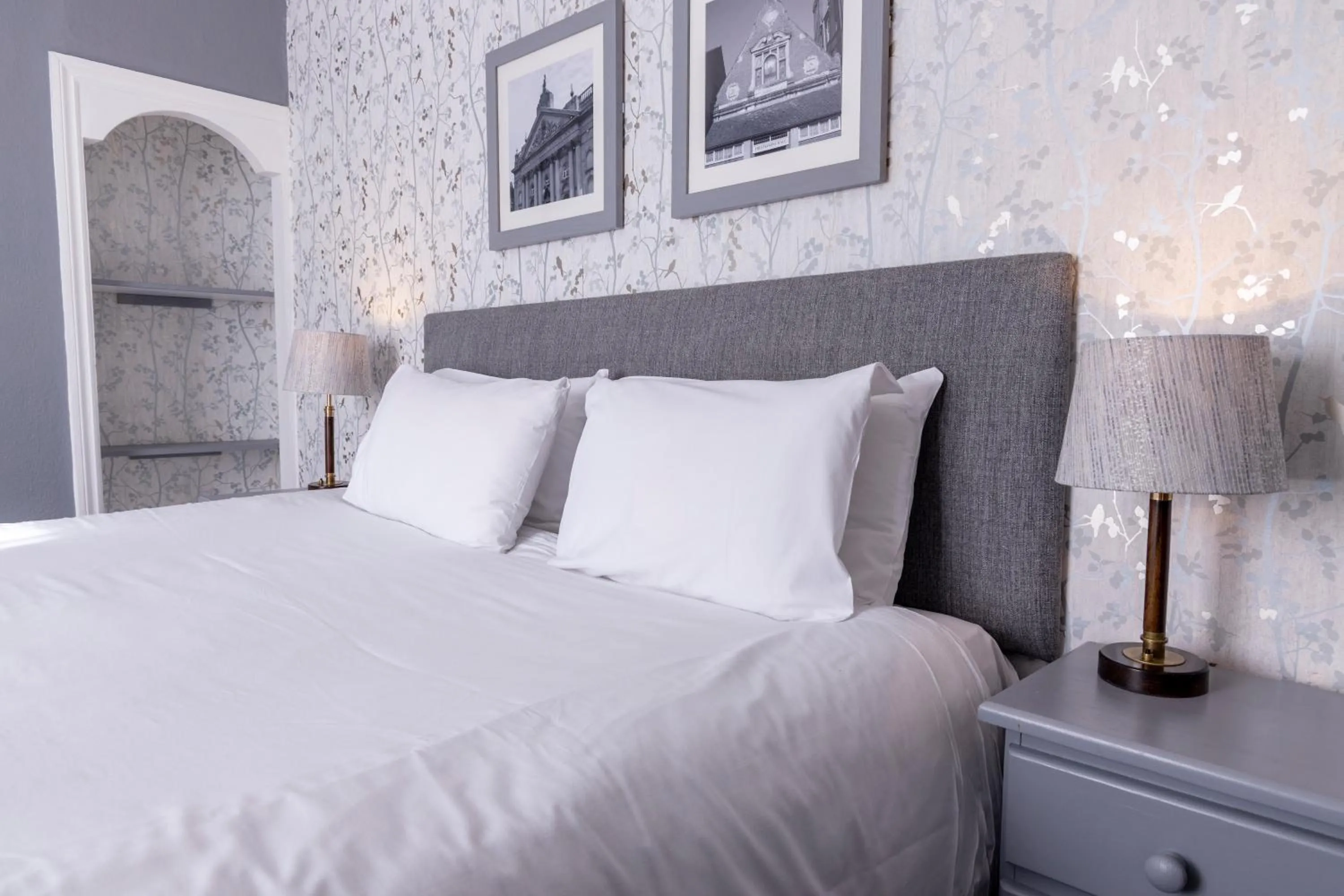 Bed in Cromwell Lodge Hotel by Greene King Inns