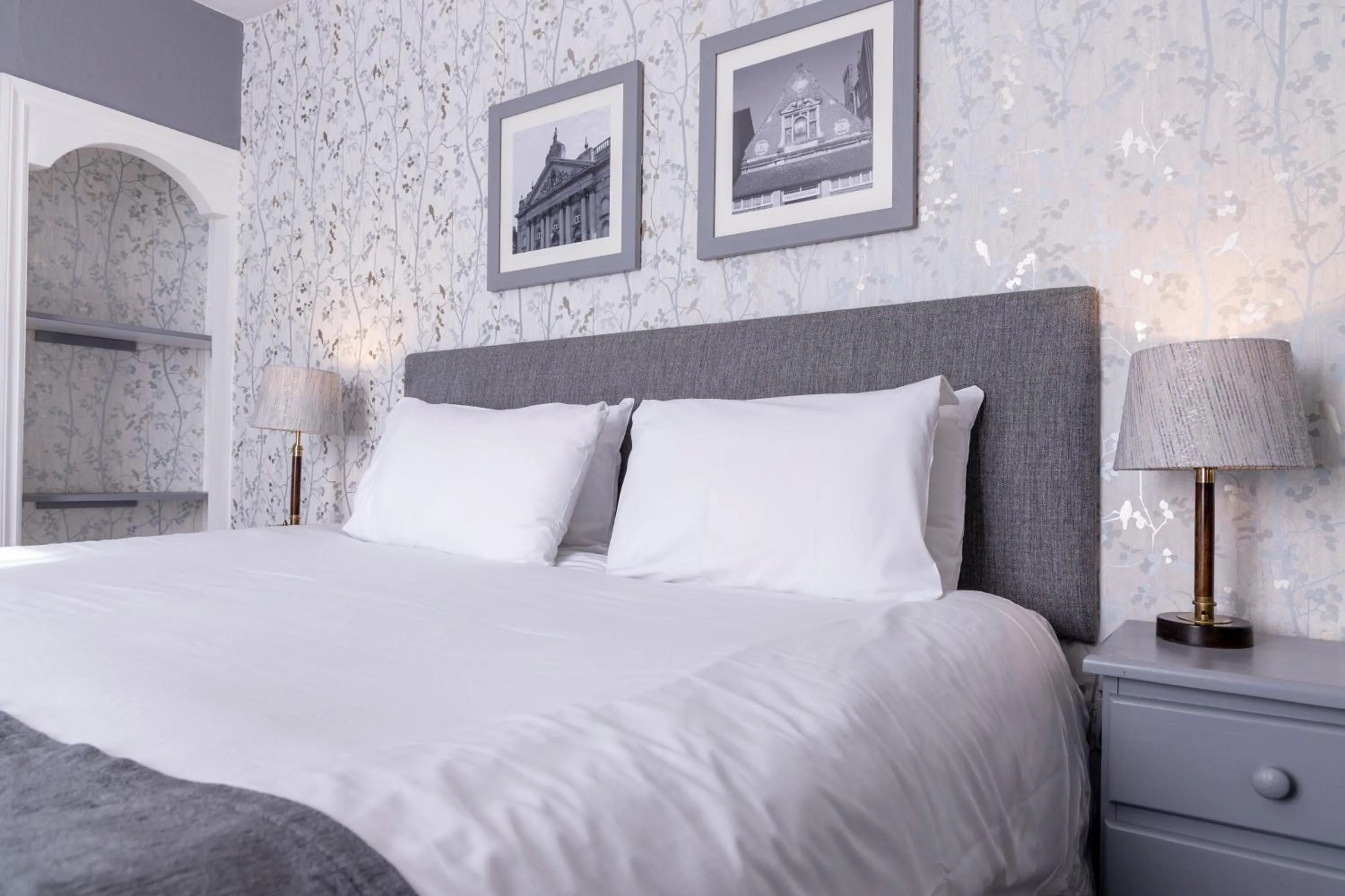 Bed in Cromwell Lodge Hotel by Greene King Inns