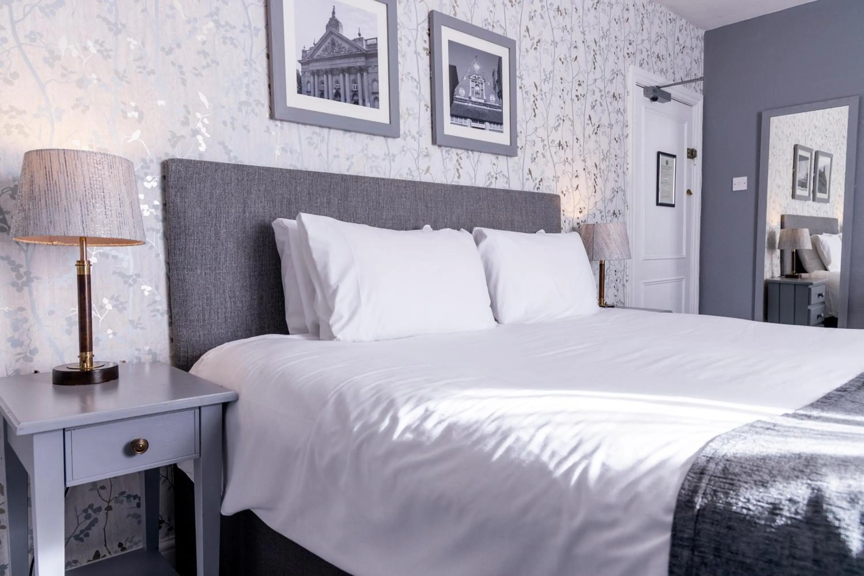 Bed in Cromwell Lodge Hotel by Greene King Inns