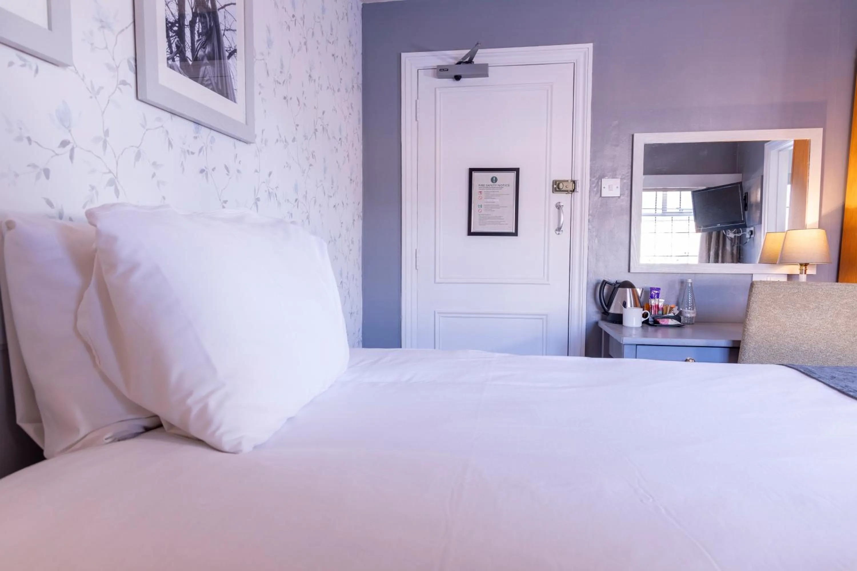 Bed in Cromwell Lodge Hotel by Greene King Inns