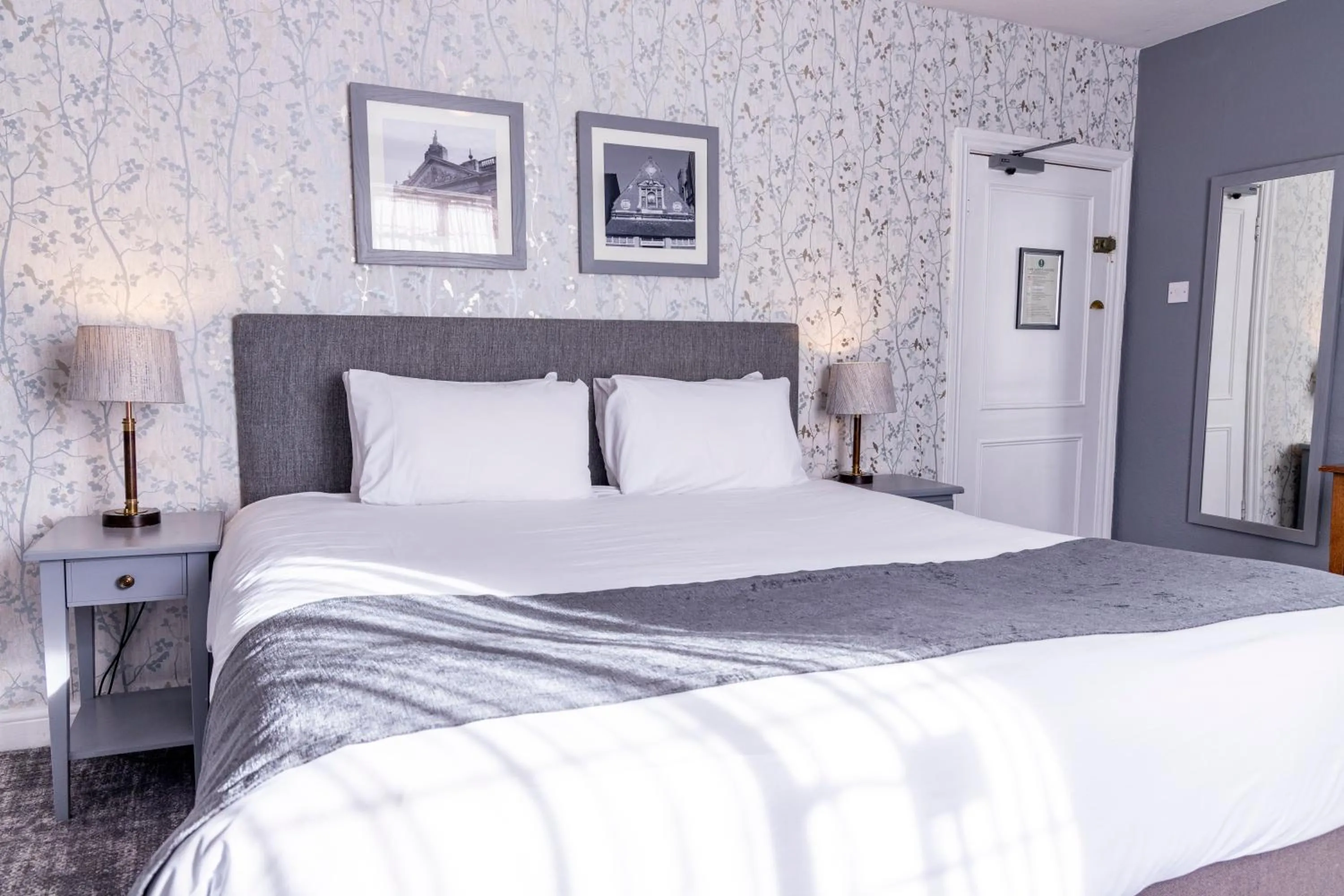 Bed in Cromwell Lodge Hotel by Greene King Inns