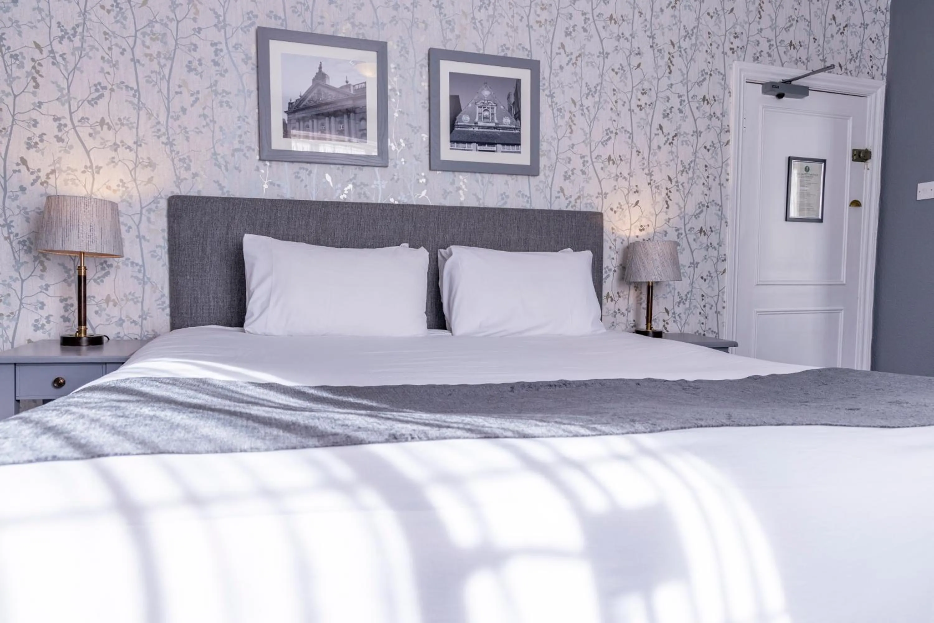 Bed in Cromwell Lodge Hotel by Greene King Inns