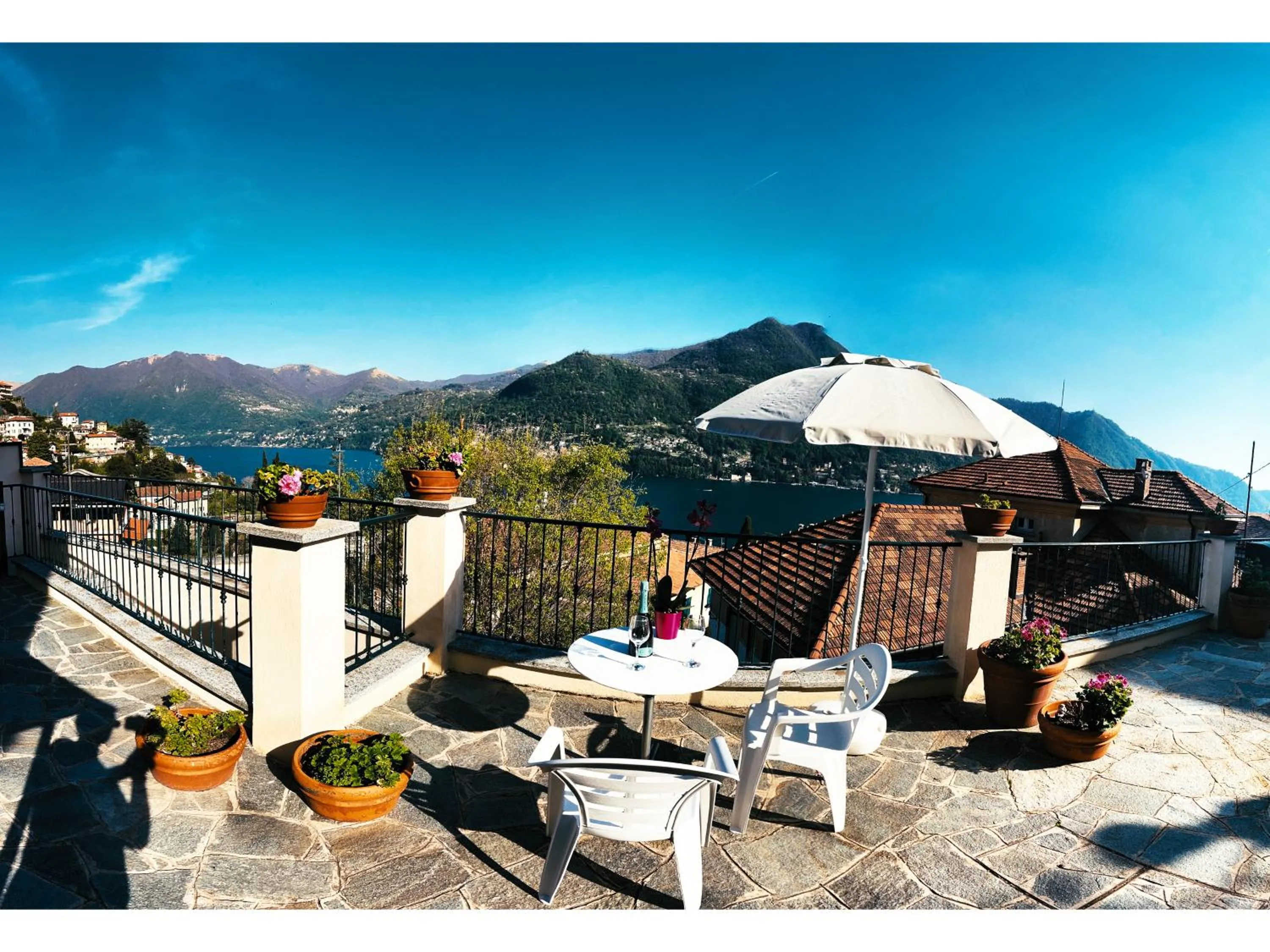 Balcony/Terrace in Terrace Lake View Moltrasio