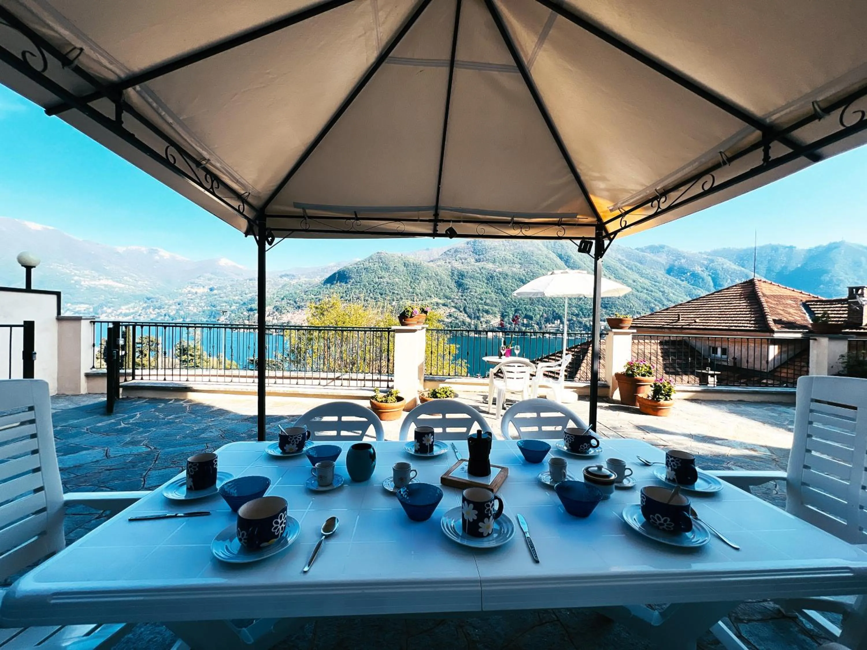 Balcony/Terrace in Terrace Lake View Moltrasio
