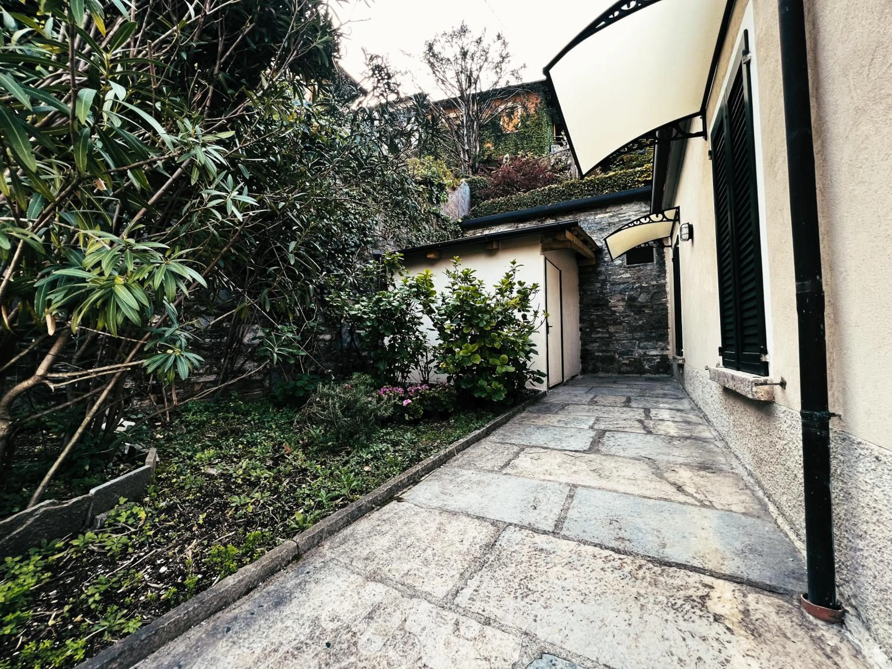 Garden view in Terrace Lake View Moltrasio