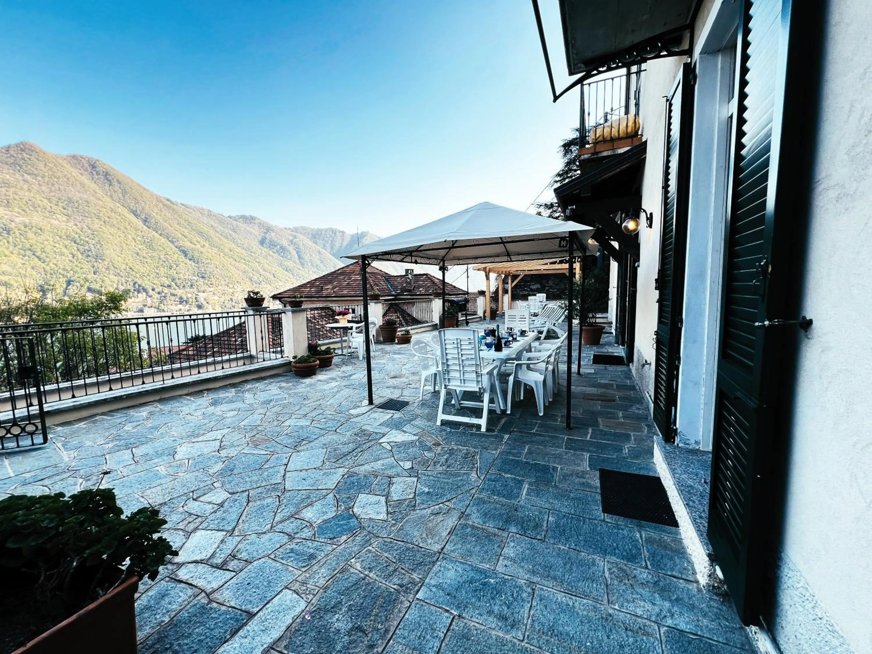 Balcony/Terrace in Terrace Lake View Moltrasio