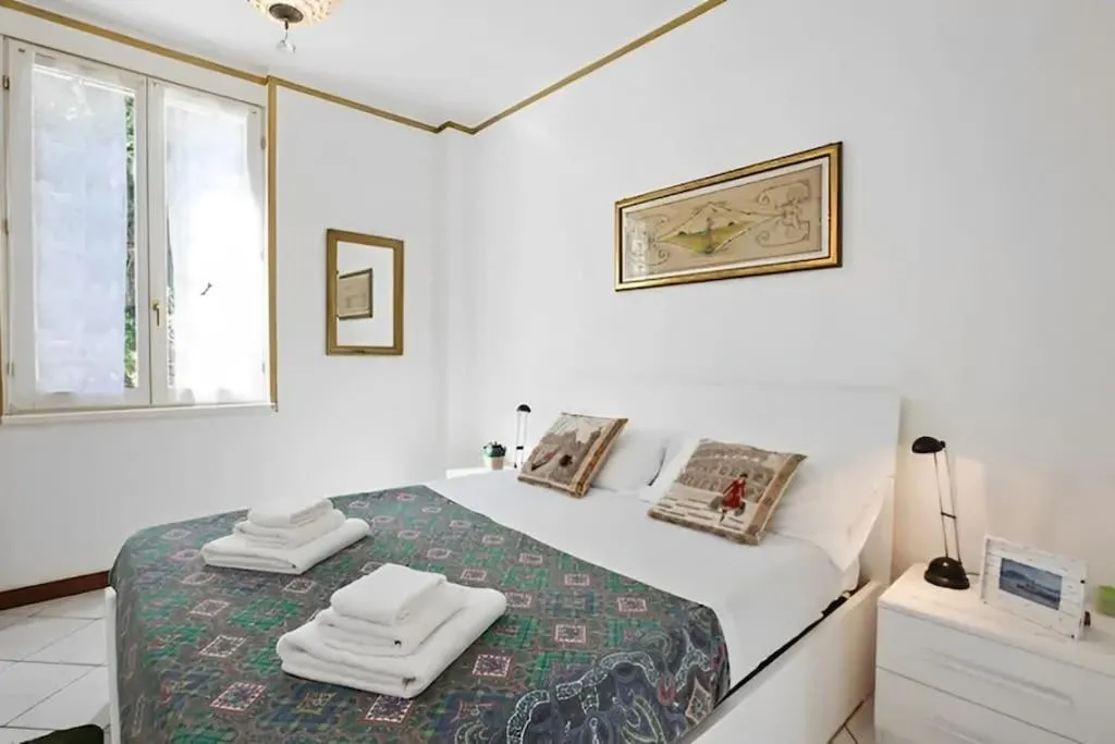 Bed in Terrace Lake View Moltrasio