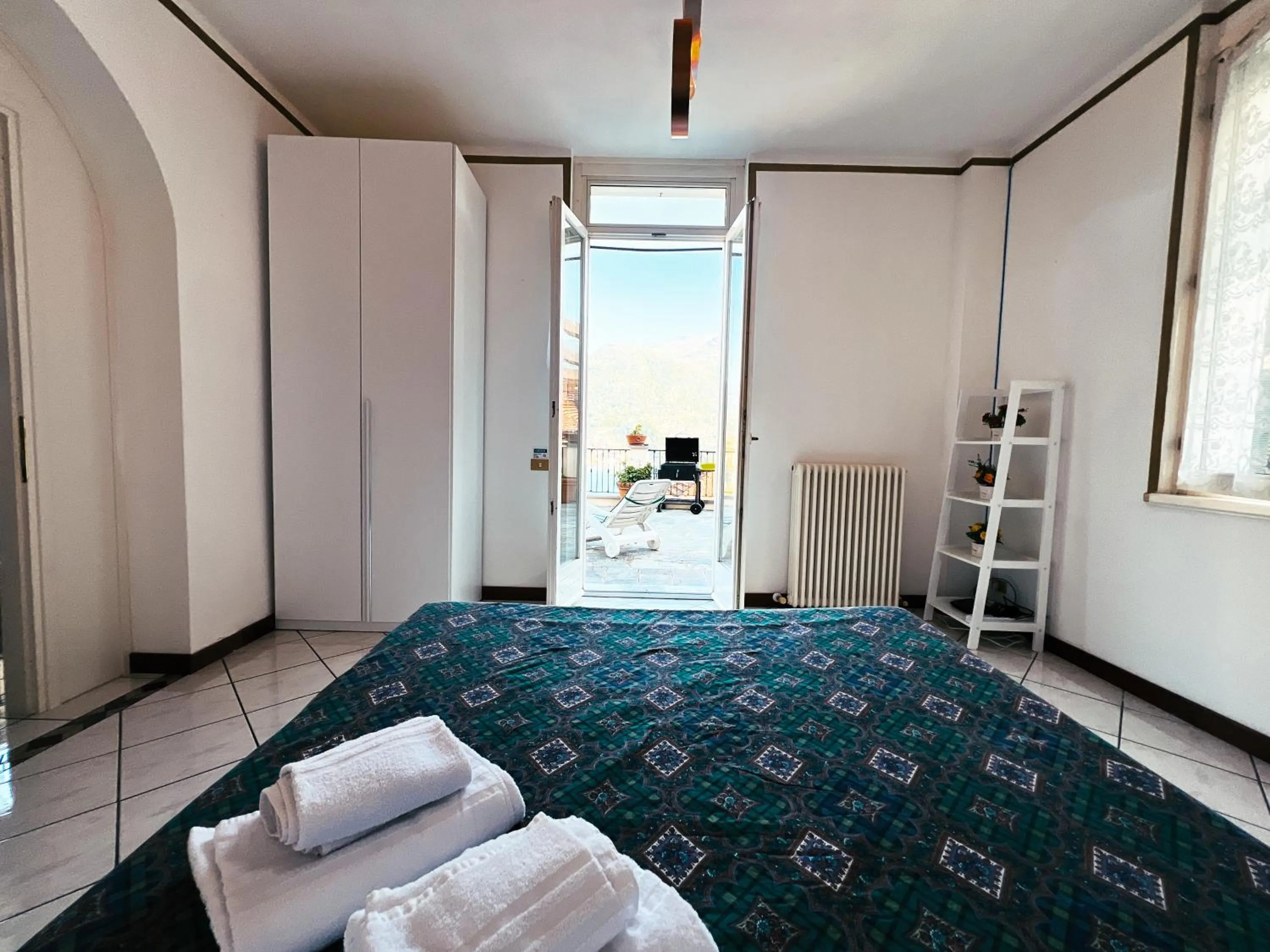 Bedroom, Bed in Terrace Lake View Moltrasio