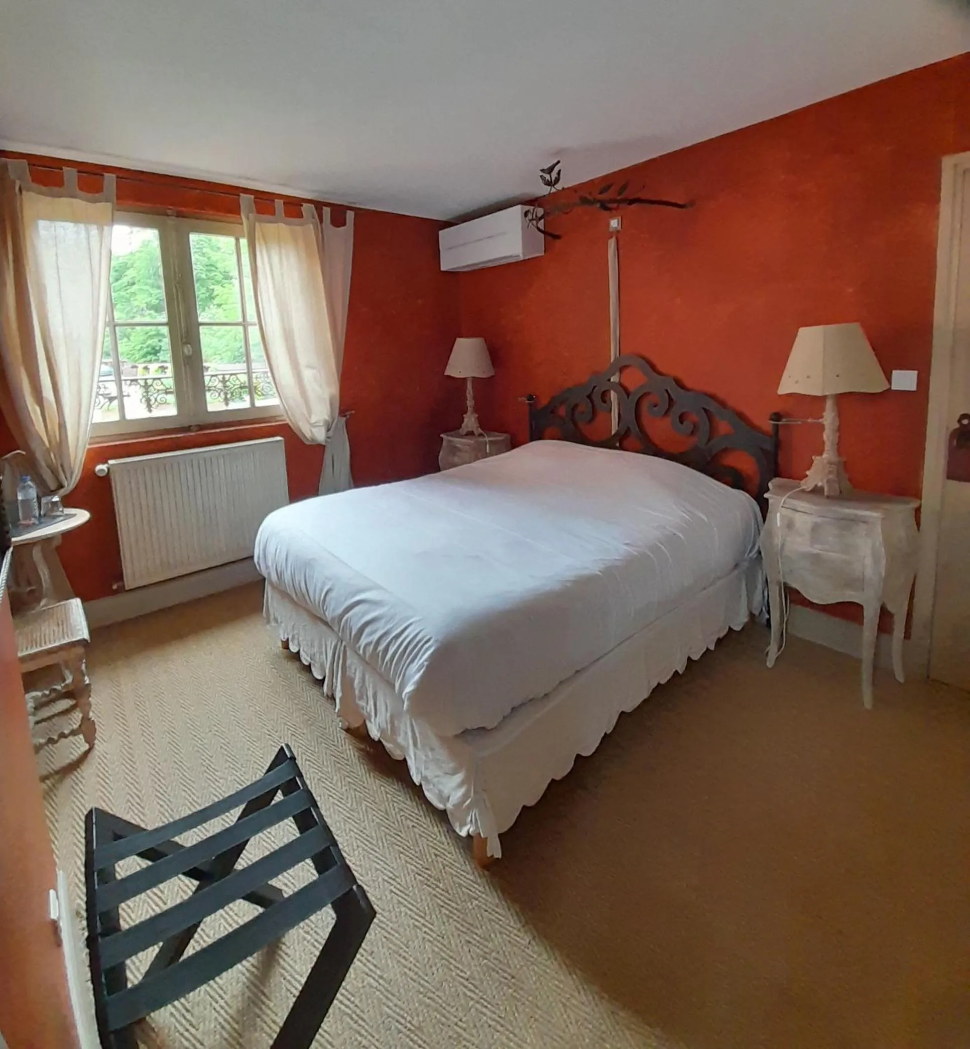 Bedroom, Bed in Les Jardins de la Tour