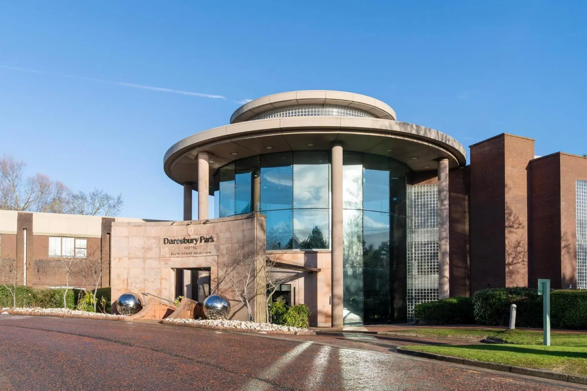 Facade/entrance in Daresbury Park Hotel Facade/entrance in Daresbury Park Hotel